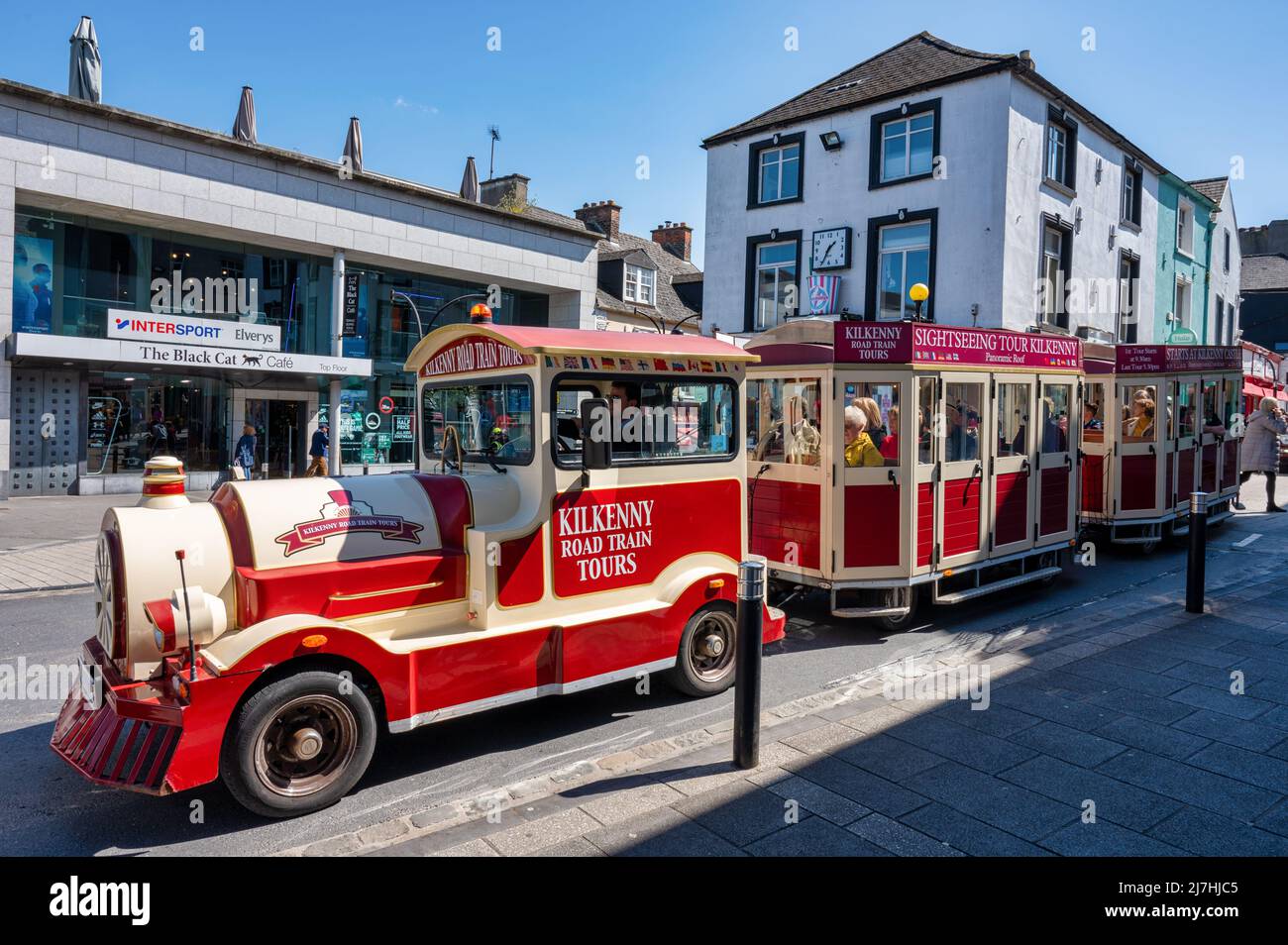 Kilkenny, Irlande - 20 avril 2022: Kilkenny Road train Tours à Kilkenny, Irlande. Banque D'Images