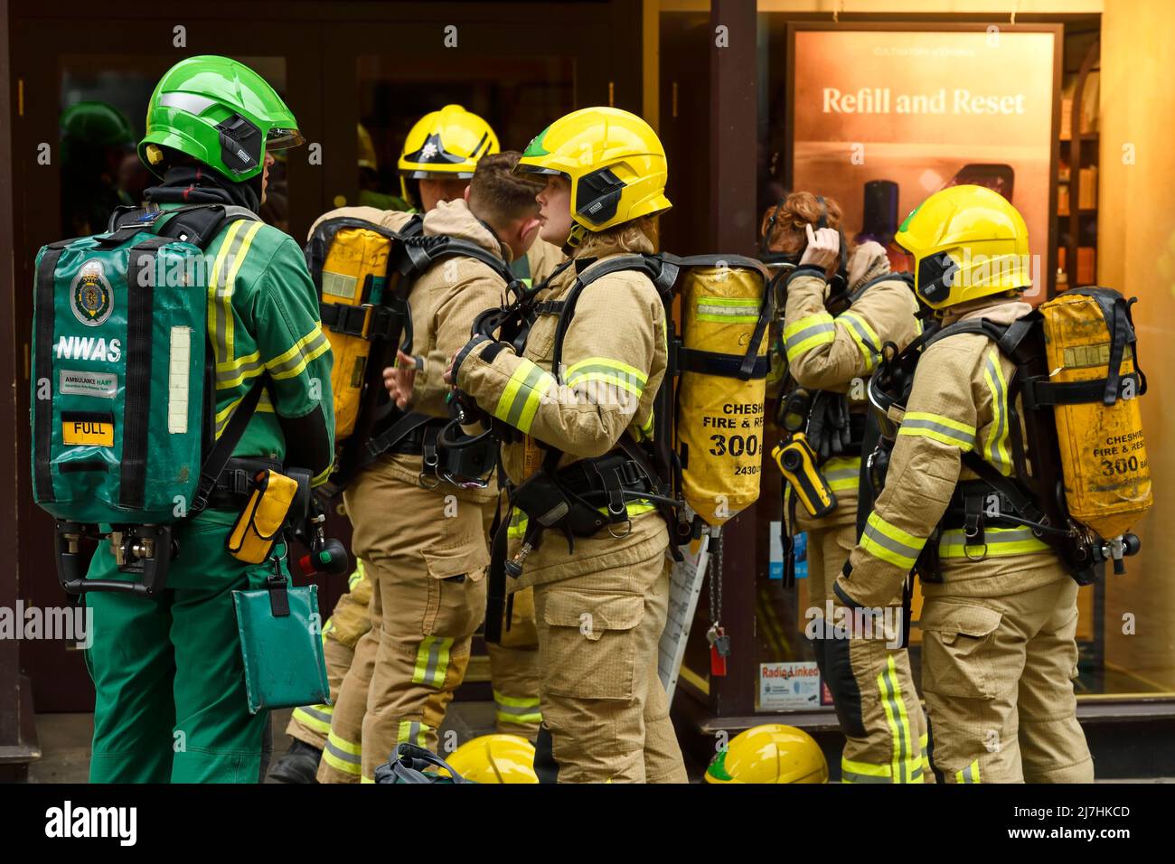 Deva Flame exercice de formation multi-agences dirigé par Cheshire Fire and Rescue Service qui a lieu à la discothèque Rosies Northgate Street Chester UK Banque D'Images