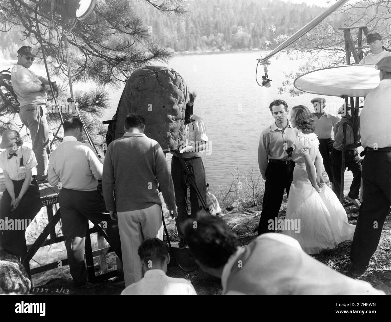 Le réalisateur HENRY HATHAWAY avec l'équipe de tournage de HENRY FONDA et LOUISE PLATT sur place a marché pendant la production de LA FRAIE DU réalisateur HENRY HATHAWAY, directeur de la photographie du NORD 1938, Charles Lang, conception du costume Edith Head Music Dimitri Tiomkin Paramount Pictures Banque D'Images