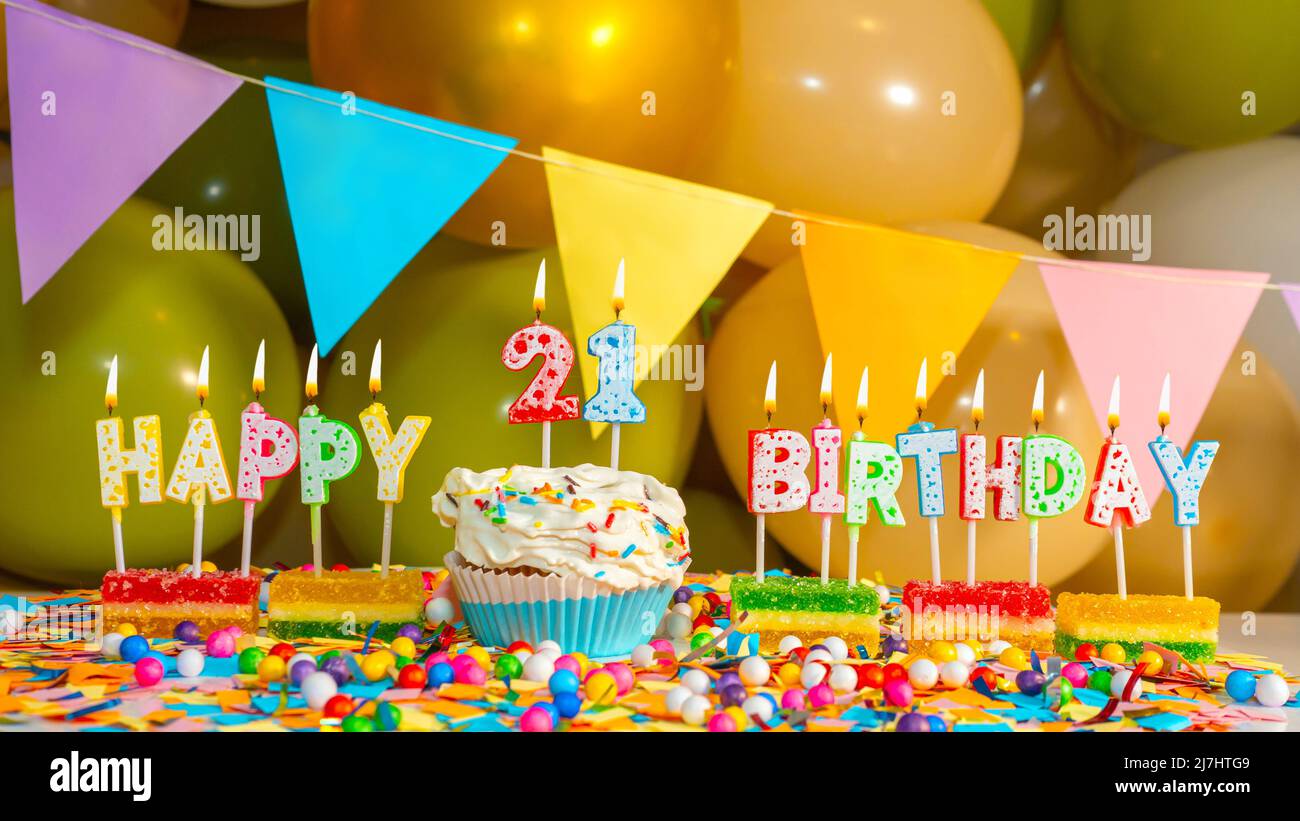 Birthday Cake 21 Candles Banque D Image Et Photos Alamy