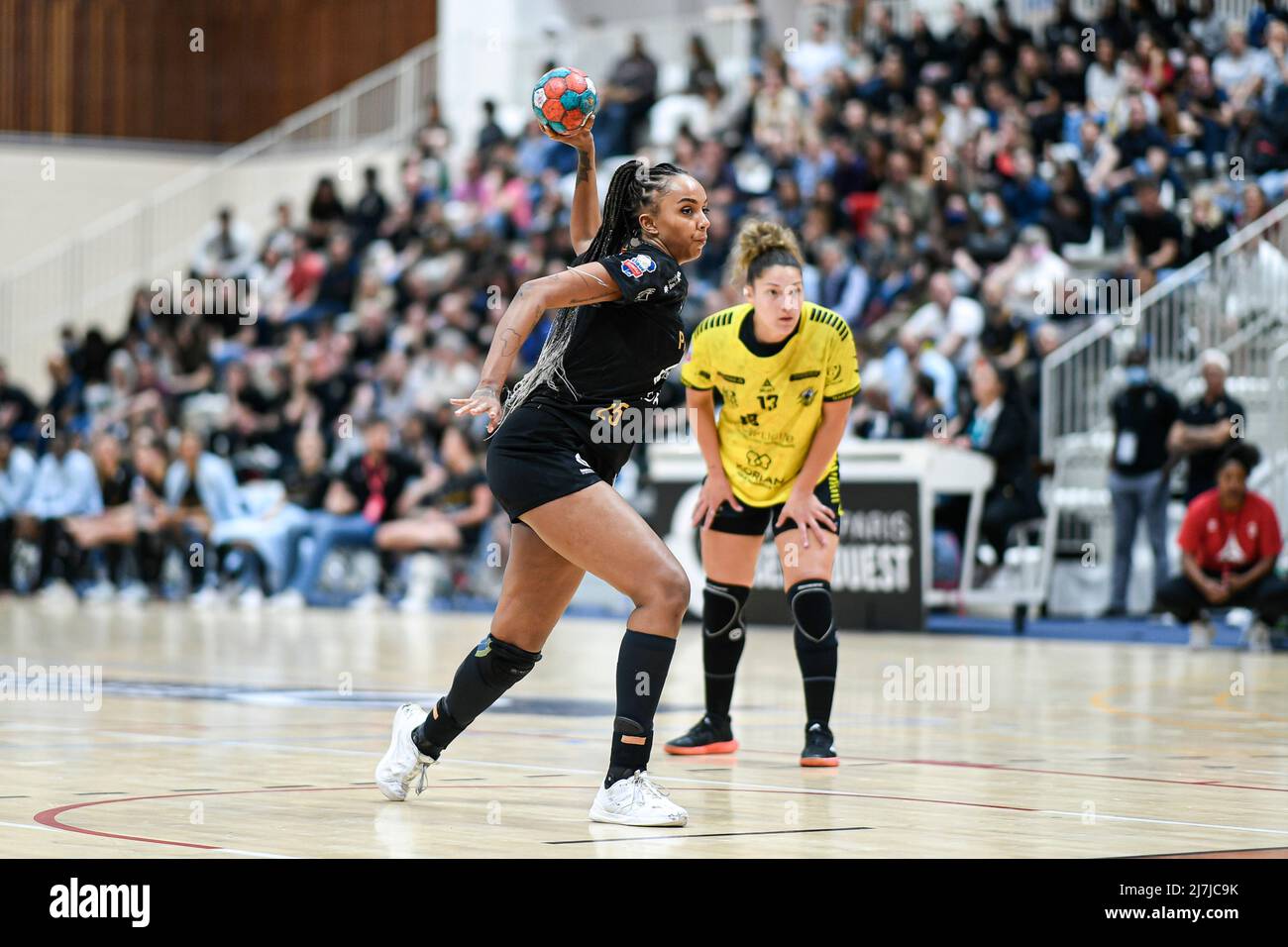 Marie-Hélène Sajka de Paris 92 lors du championnat de France féminin, Ligue Butagaz Energie Handball match entre Paris 92 et Handball Plan de Cuques le 8 mai 2022 au Palais des Sports Robert Charpentier à Issy-les-Moulineaux, France - photo Victor Joly / DPPI Banque D'Images