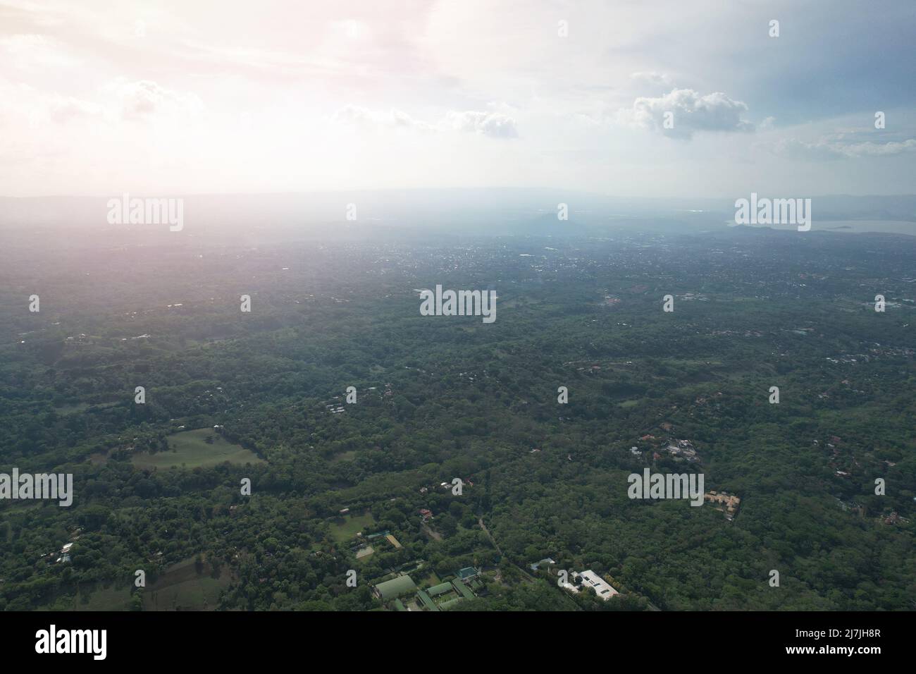 Vue aérienne de la ville de Managua par drone le jour ensoleillé Banque D'Images