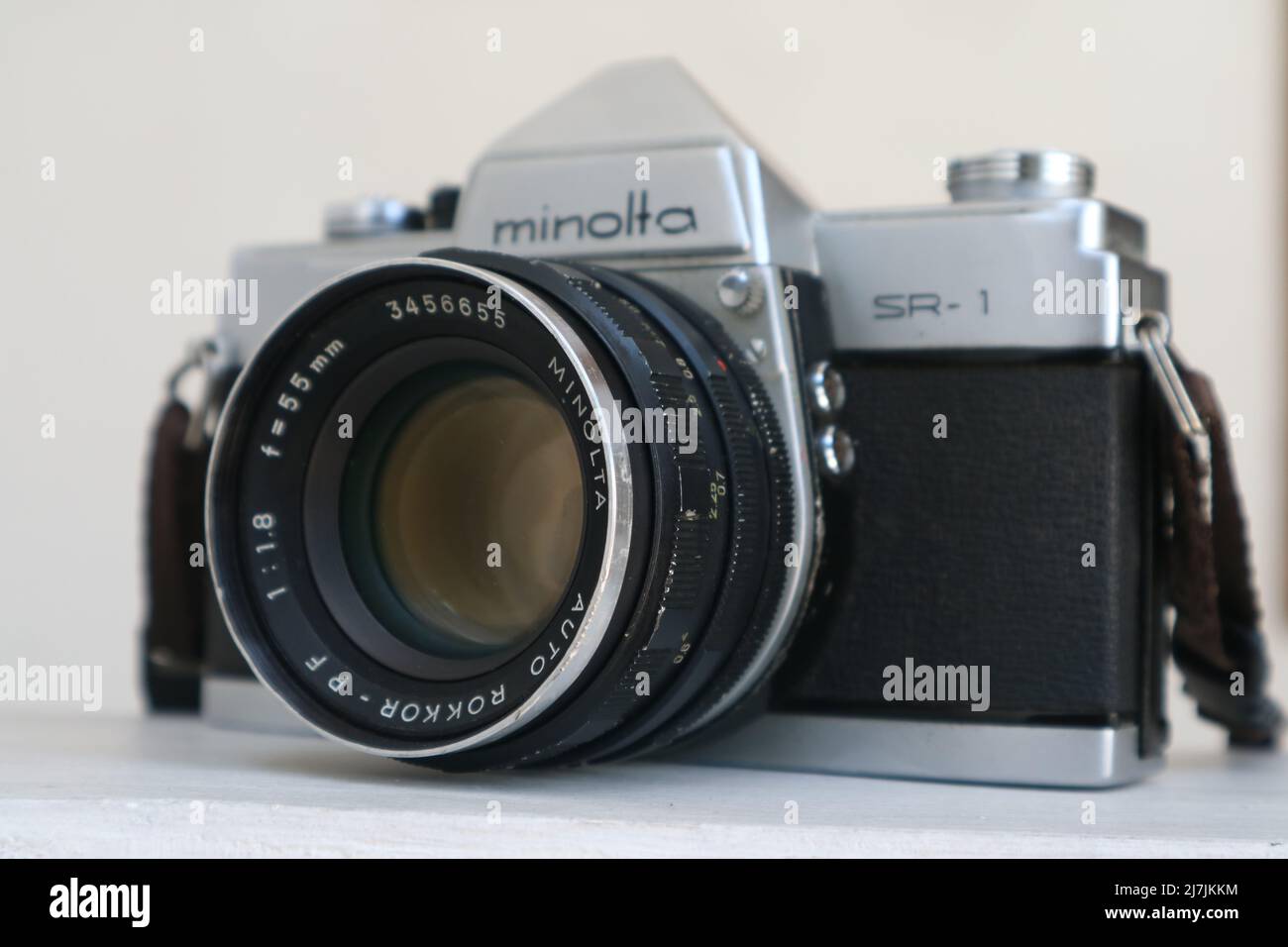 SIDOARJO, INDONÉSIE - 05 mai 2022 : Minolta SR-1 avec MC Rokkor-PF 1:1,4 f=58mm caméra de cinéma analogique vintage 35mm, lancée en 1966. Banque D'Images