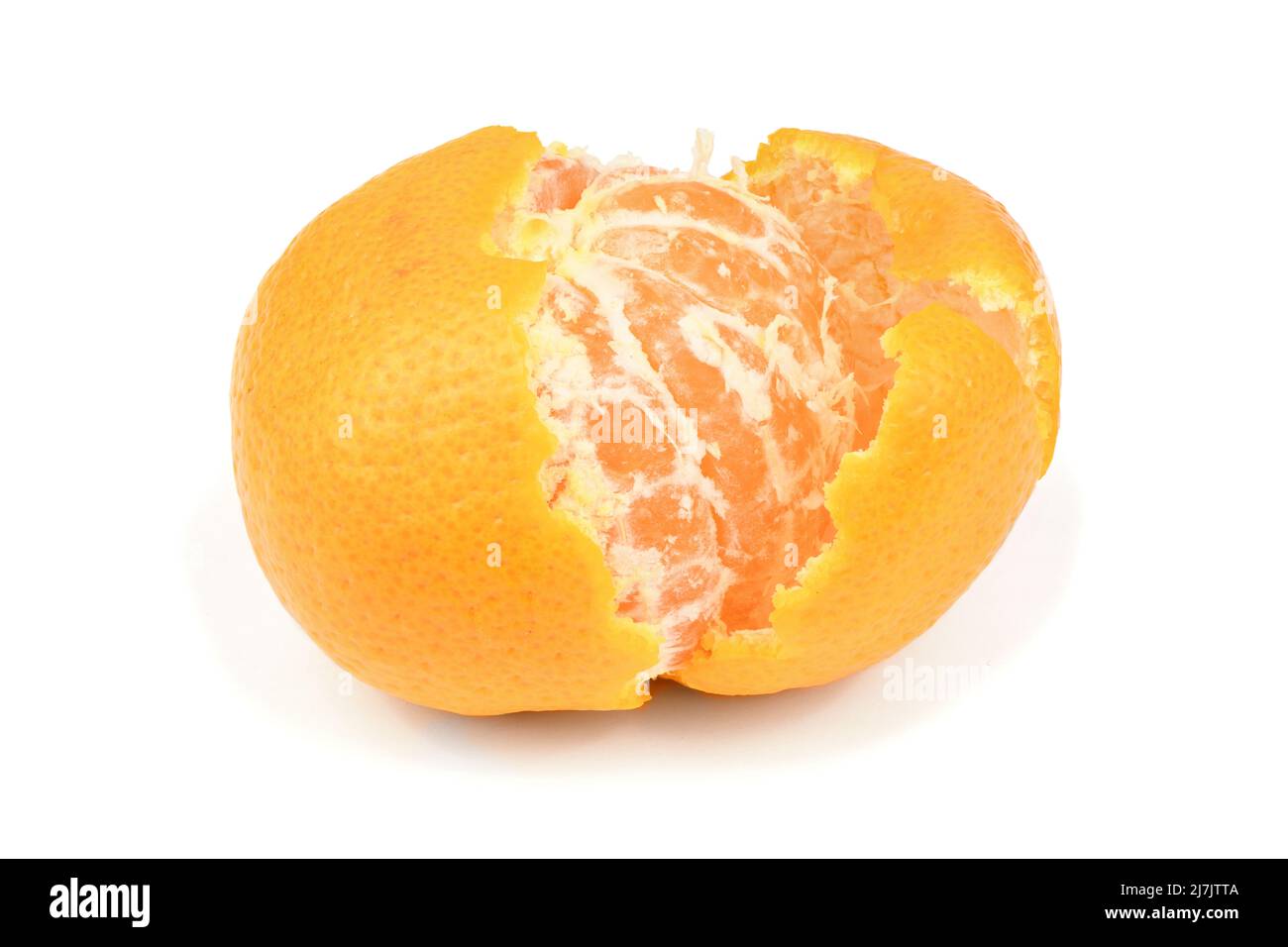 mandarine fraîche à l'orange mûre, tranches de mandarine, isolée sur fond blanc.Photo haute résolution.Profondeur de champ complète. Banque D'Images