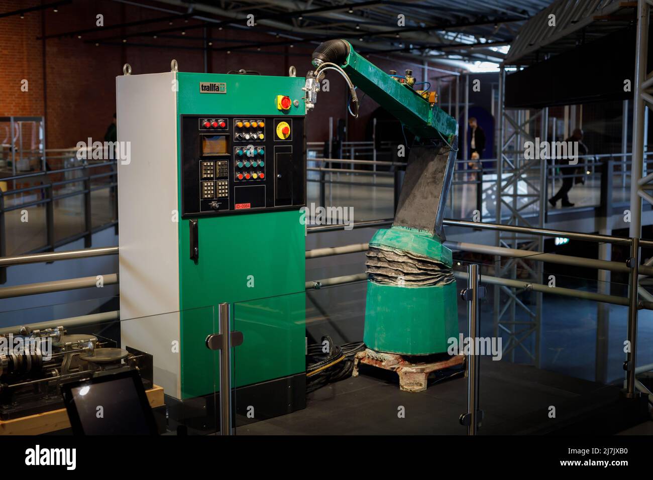 Oslo, Norvège. 01 mai 2022: Robot industriel norvégien dans le 1970s, Musée de technologie d'Oslo. Ancien robot industriel Trallfa. Banque D'Images