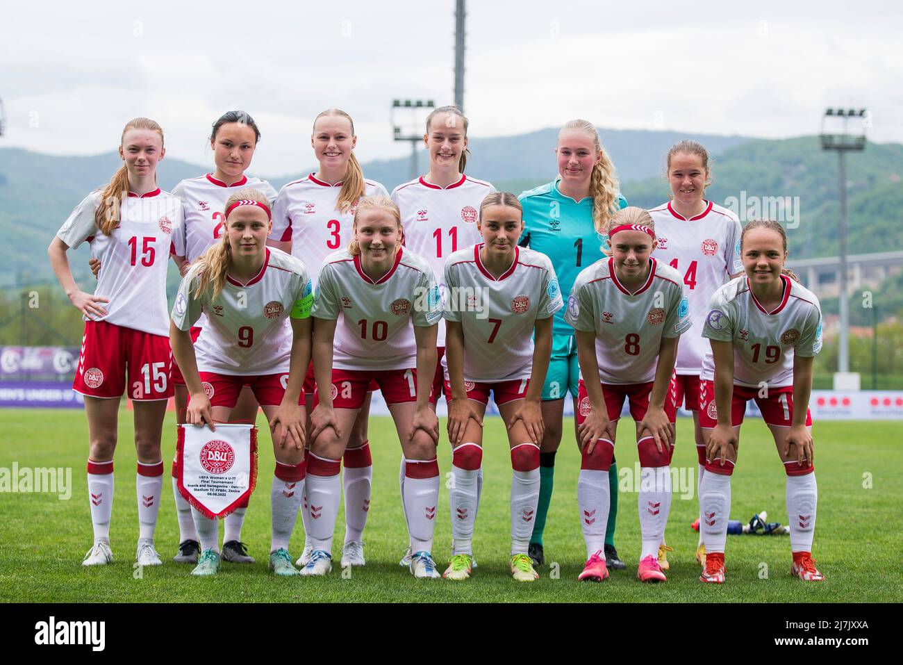 Zenica, Bosnie-Herzégovine, 6th mai 2022. L'équipe du Danemark s'est mise en file lors du match de l'UEFA Women's under-17 Championship 2022 entre la Bosnie-Herzégovine et le Danemark au centre d'entraînement FF BH à Zenica, en Bosnie-Herzégovine. 6 mai 2022. Crédit : Nikola Krstic/Alay Banque D'Images