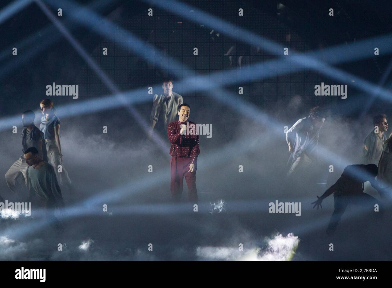 Turin, Italie. 9th mai 2022. Performance de la chanteuse italienne Diodato (Antonio Diodato) sur scène du concours Eurovision de Turin 2022 crédit: Marco Destefanis/Alay Live News Banque D'Images