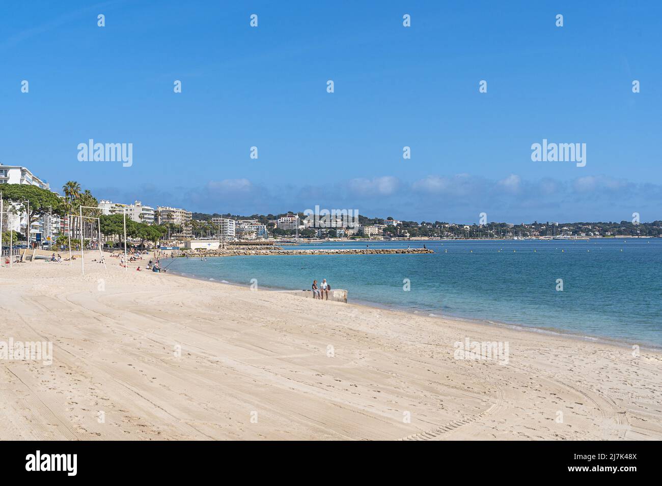 La plage de Juan les pins sur la Côte d'Azur Banque D'Images