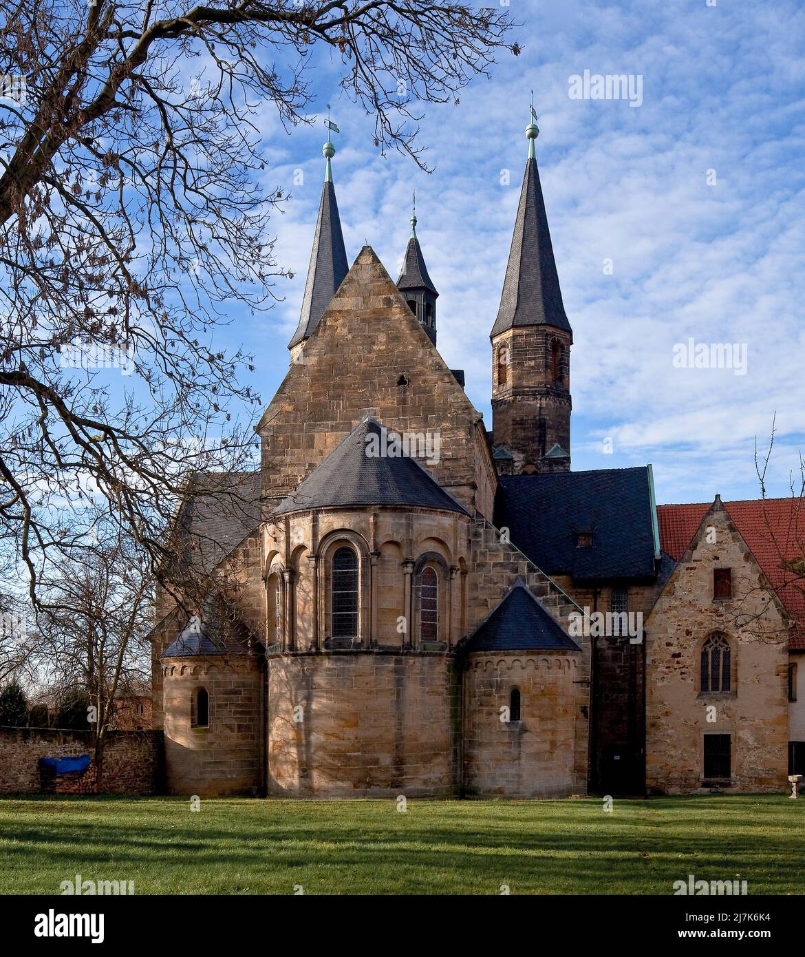 Hamersleben b Halberstadt kath Stiftskirche St Pankratius 73171 Erbaut 1112-40 Ansicht von Osten Turmhelme von 1512 südliche Apsis 1887 neu errichtet Banque D'Images