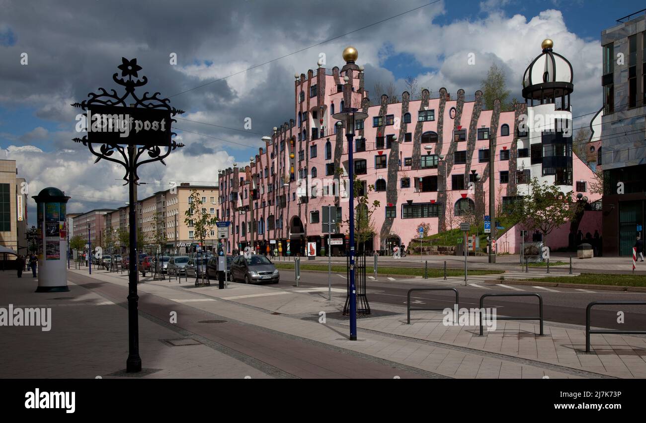 Magdeburg Breiter Weg 54979 , Blick nach Norden mit Hundertwasserhaus DIE GRÜNE ZITADELLE Banque D'Images