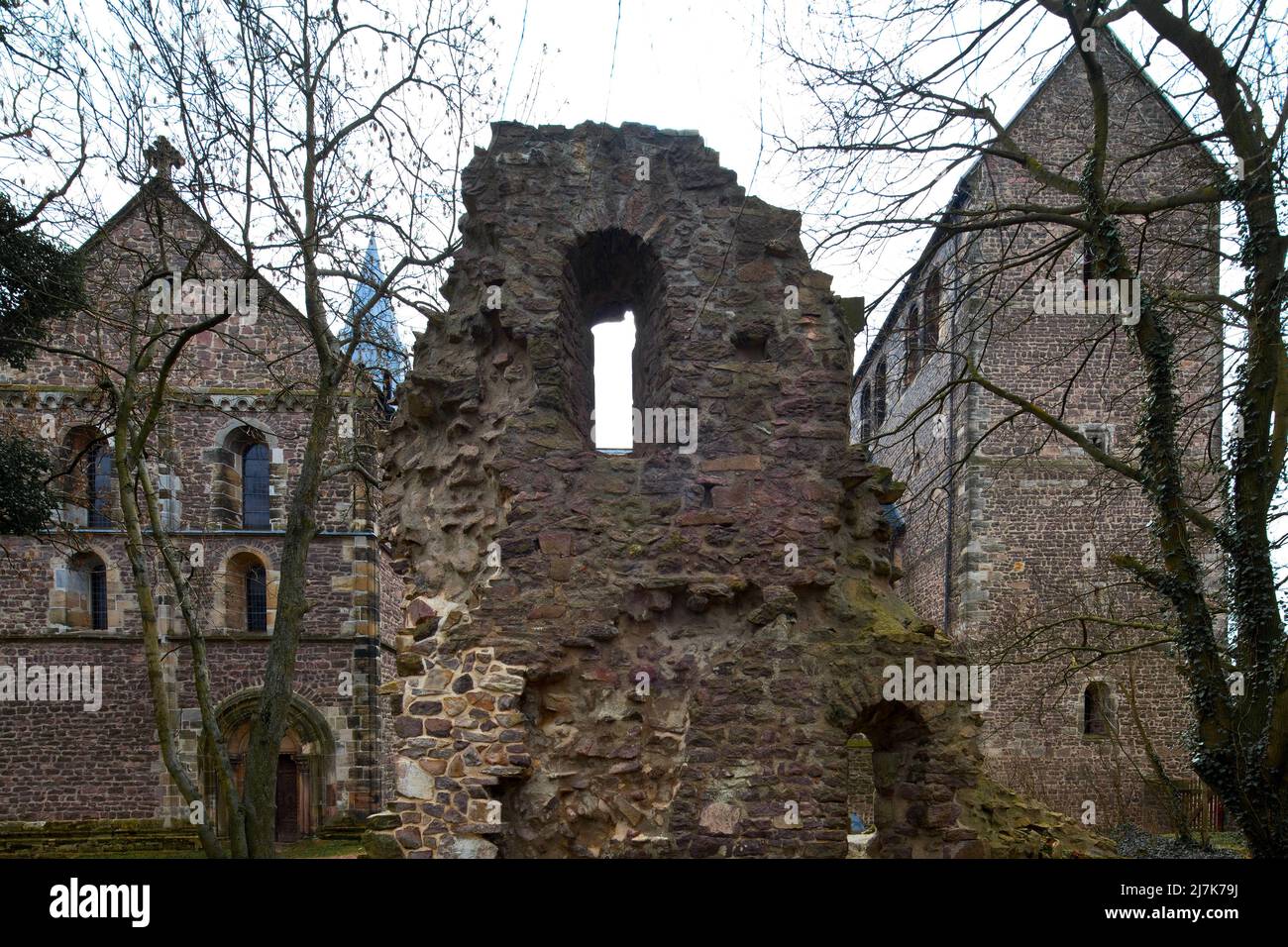 Petersberg b Halle (S) in der Mitte Ruine der Alten Kapelle des 10 JH 86410 nördlich der ehem Stiftskirche gelegen von Dieser Liens Querhausgiebel und Banque D'Images