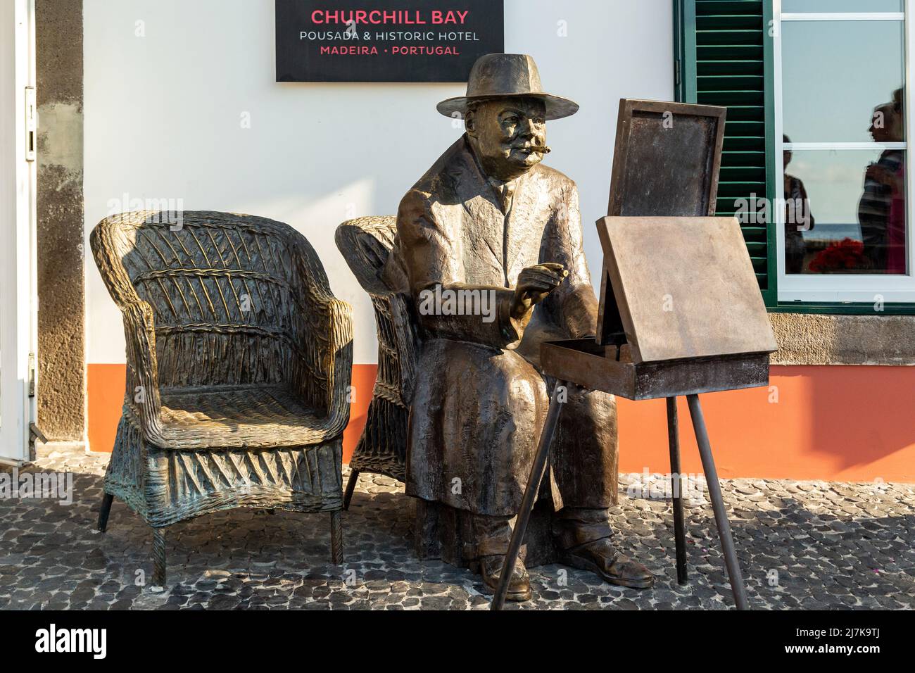 CAMARA DE LOBOS, PORTUGAL - 27 AOÛT 2021 : c'est un monument à Winsinon Churchill, qui était occupé à peindre. Banque D'Images