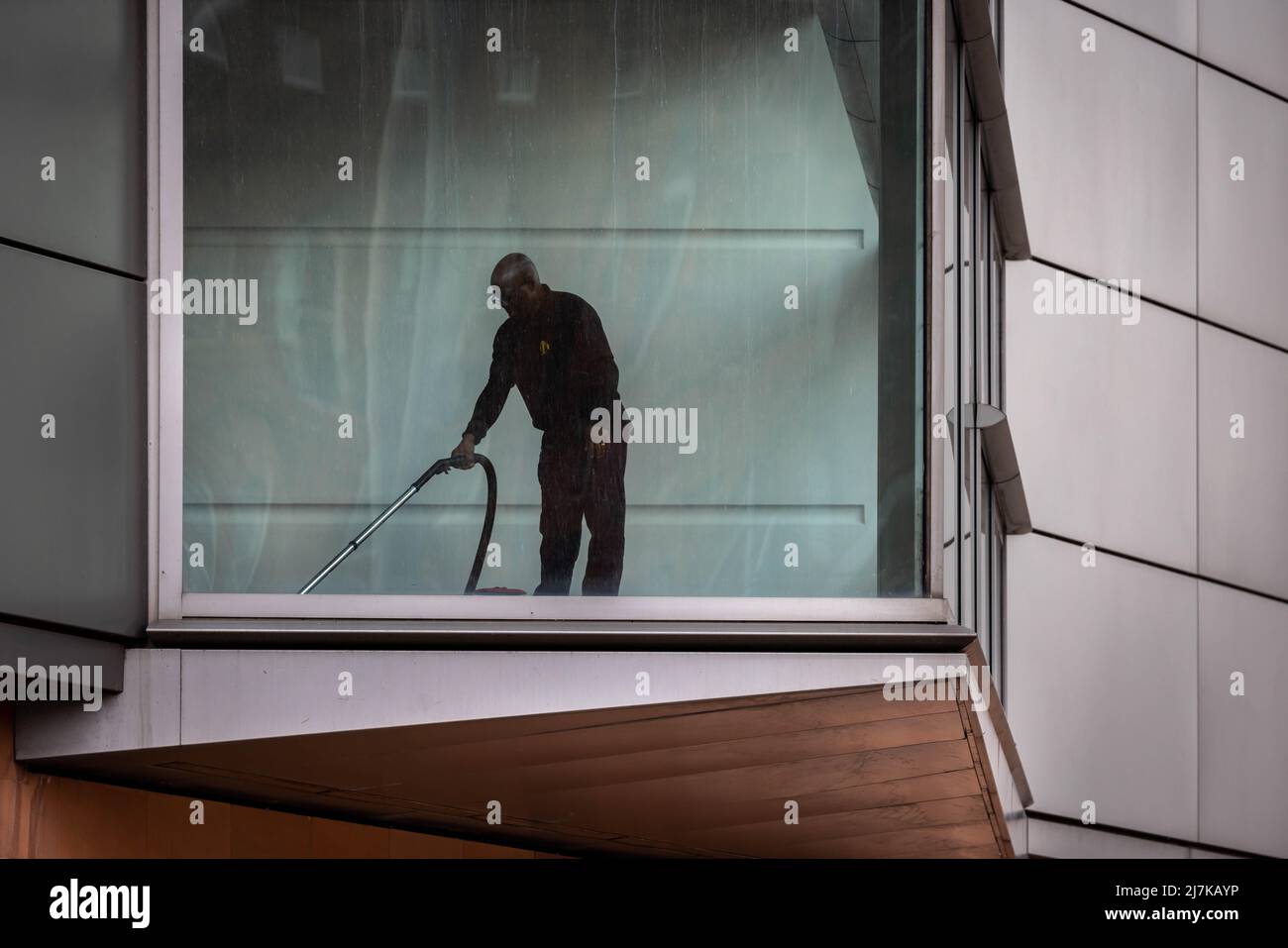 Un nettoyant au Bridgewater Hall, Manchester Banque D'Images