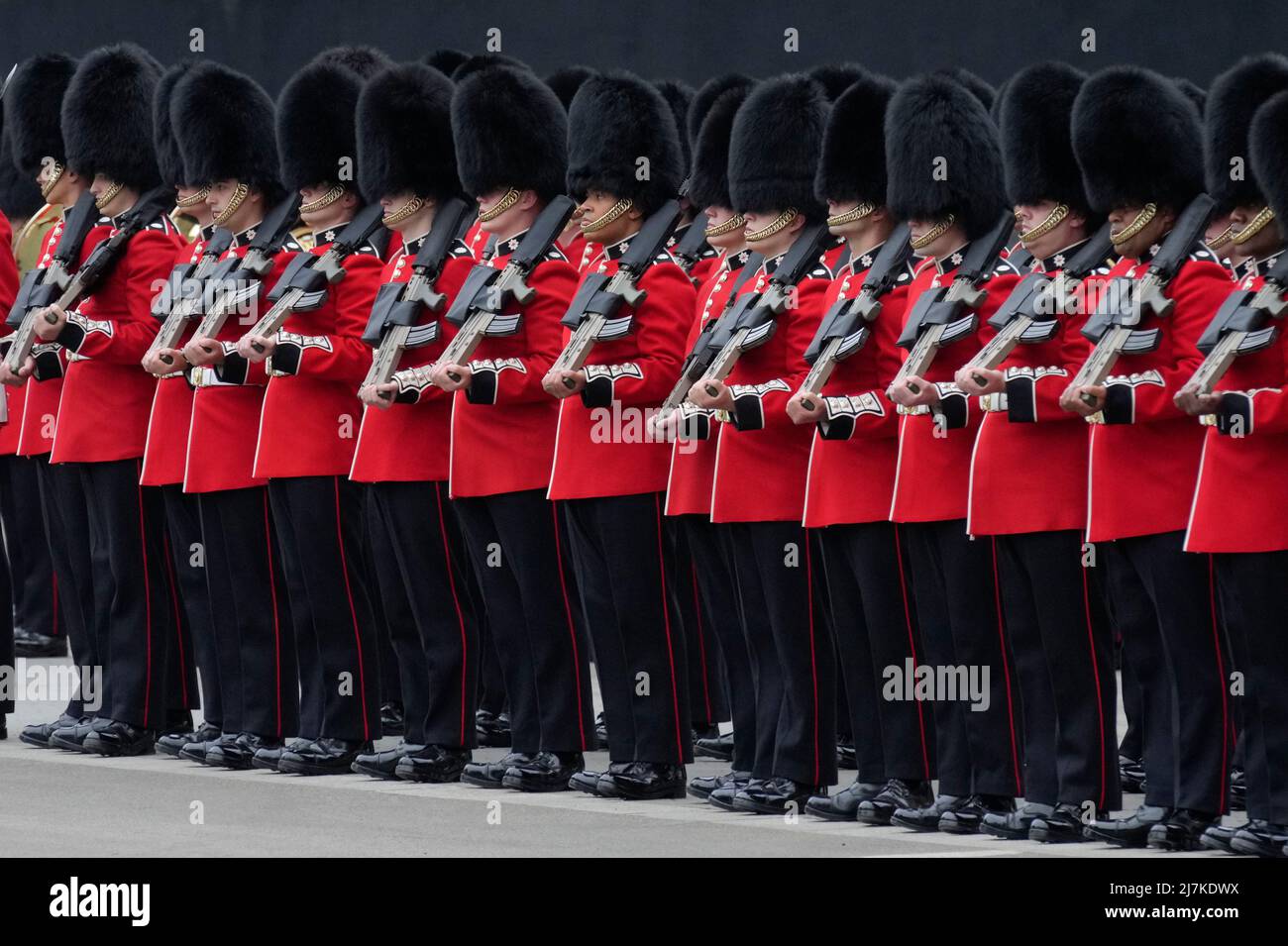 La garde de la Reine s'alignent au Palais de Westminster à Londres