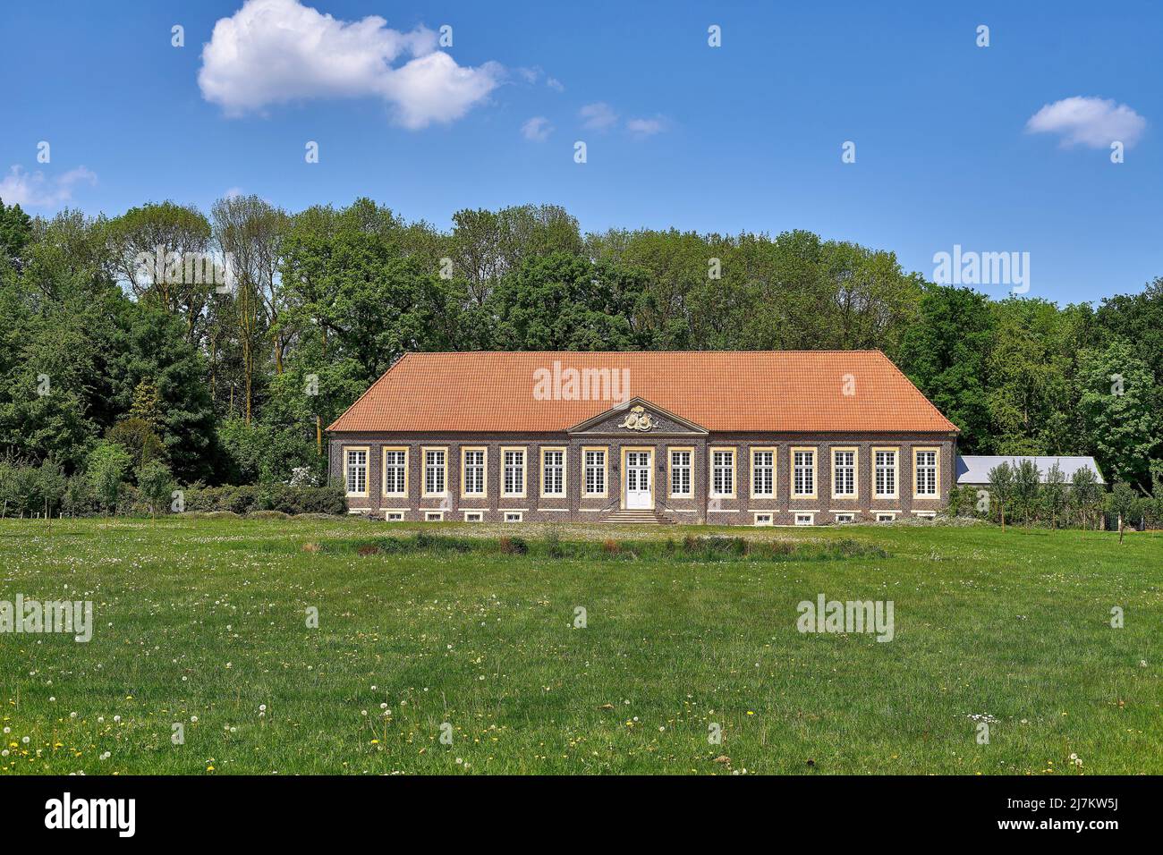 Vue sur le bâtiment "Orangerie". Château de Nordkirchen, Rhénanie-du-Nord-Westphalie, Allemagne Banque D'Images