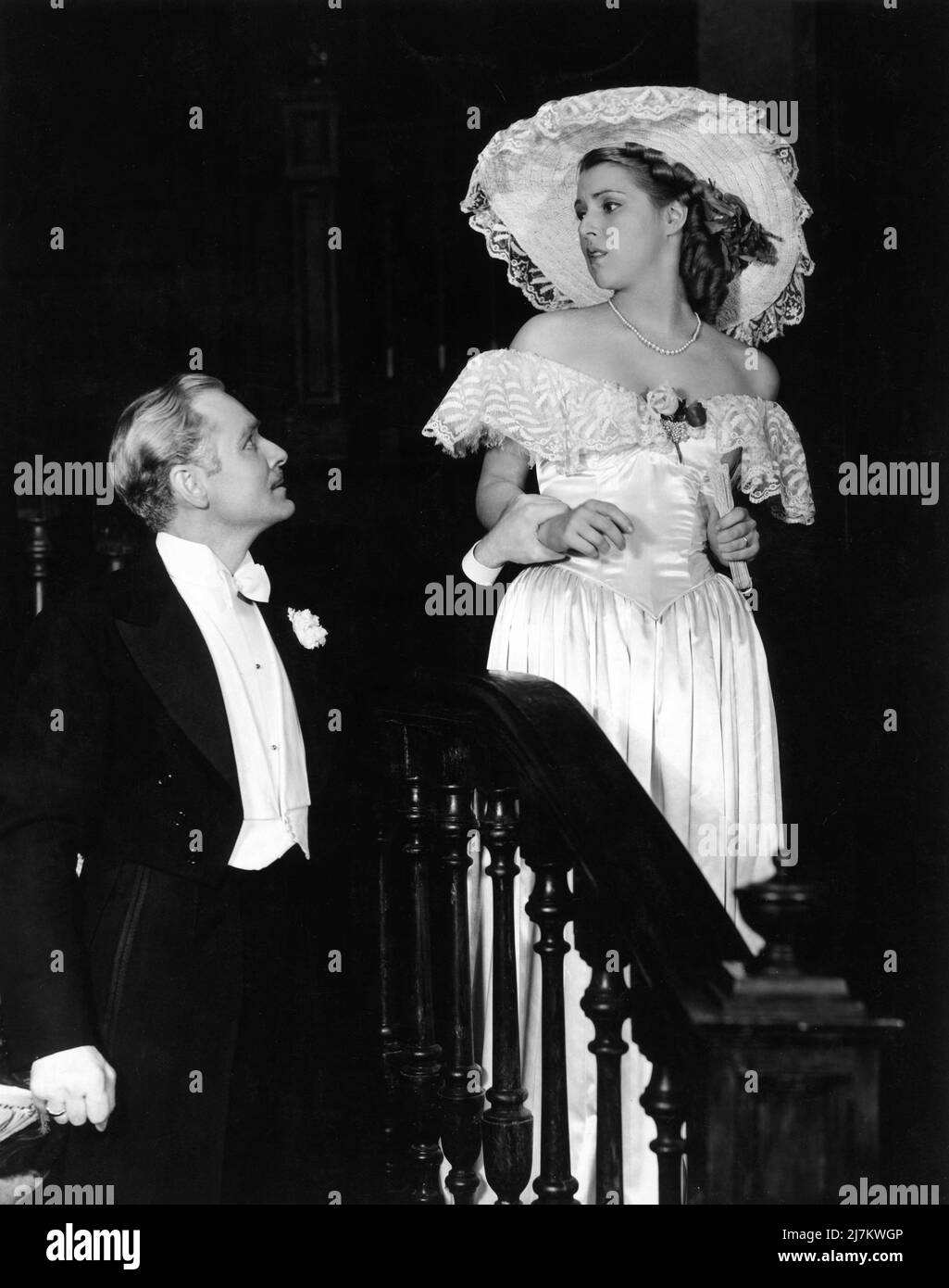 BRAMWELL FLETCHER en tant que Maxim de Winter et DIANA BARRYMORE en tant que Mme de Winter en 1945, la production au théâtre Ethel Barrymore de REBECCA par le directeur de Daphne du Maurier Clarence Derwent a ouvert ses portes en janvier 18th 1945 et a fermé ses portes en février 3rd 1945 Banque D'Images