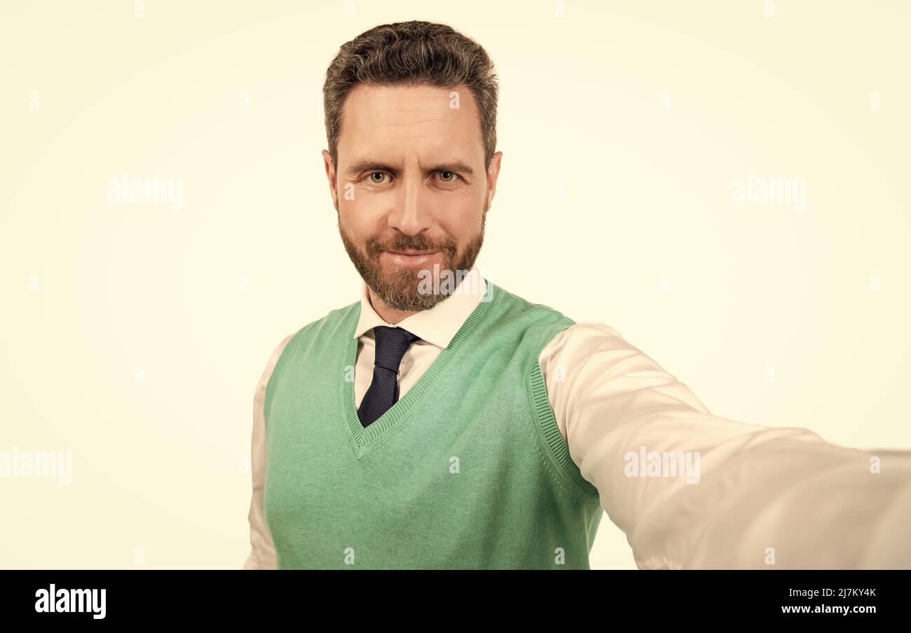 homme d'affaires souriant dans un style décontracté faisant selfie isolé sur fond blanc, selfie Banque D'Images