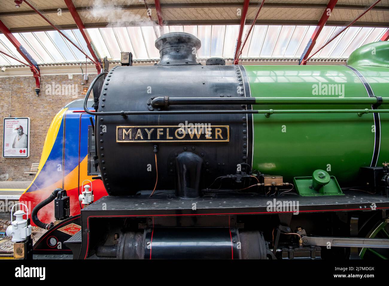 Windsor, Berkshire, Royaume-Uni. 10th mai 2022. Le Royal Windsor Steam Express est arrivé à la gare Windsor & Eton Riverside de Windsor aujourd'hui pour la première fois cette année. Le moteur à vapeur Mayflower a voyagé de London Victoria et fera des voyages de passagers à destination et en provenance de Windsor tous les mardis au cours de l'été. Crédit : Maureen McLean/Alay Live News Banque D'Images