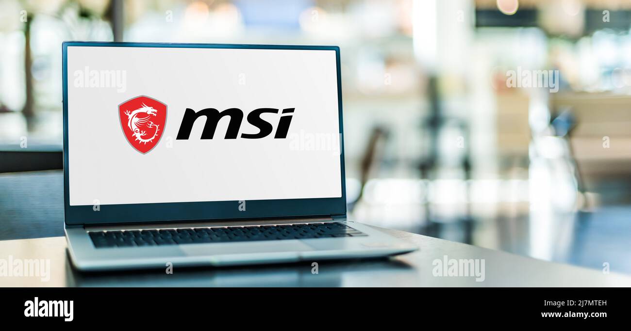 POZNAN, POL - 05 FÉVRIER 2022 : ordinateur portable affichant le logo de micro-Star International, une société multinationale taïwanaise de technologie de l'information Banque D'Images