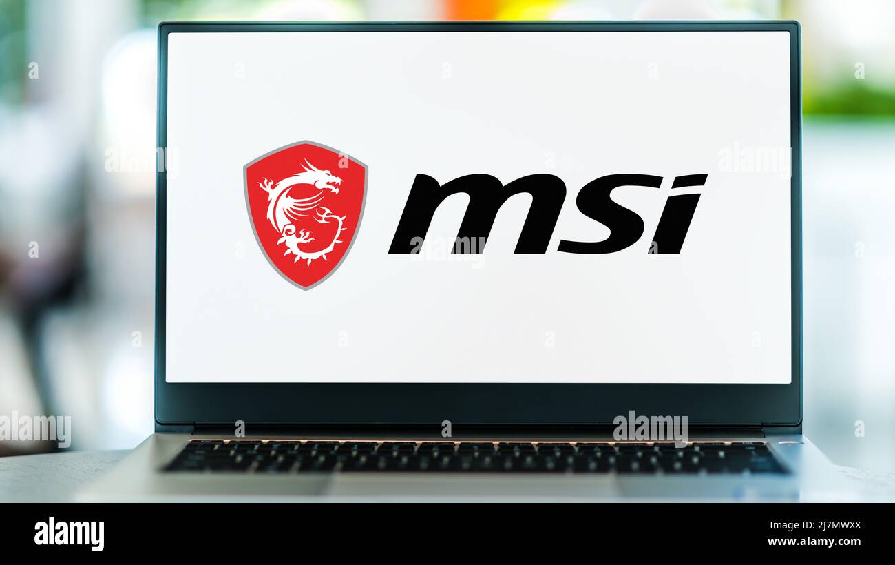 POZNAN, POL - 05 FÉVRIER 2022 : ordinateur portable affichant le logo de micro-Star International, une société multinationale taïwanaise de technologie de l'information Banque D'Images
