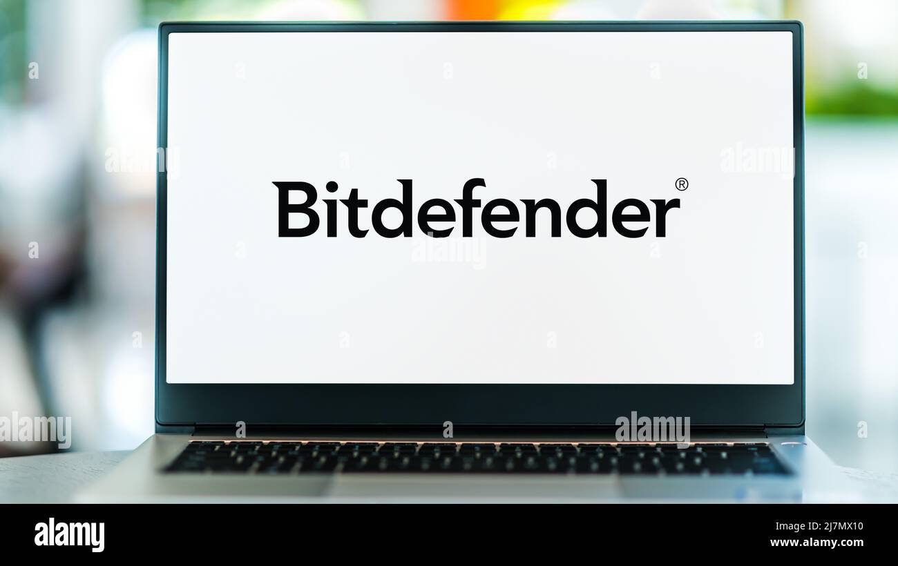 POZNAN, POL - APR 7, 2022: Ordinateur portable affichant le logo de Bitdefender, une société roumaine de logiciels de cybersécurité et anti-virus Banque D'Images