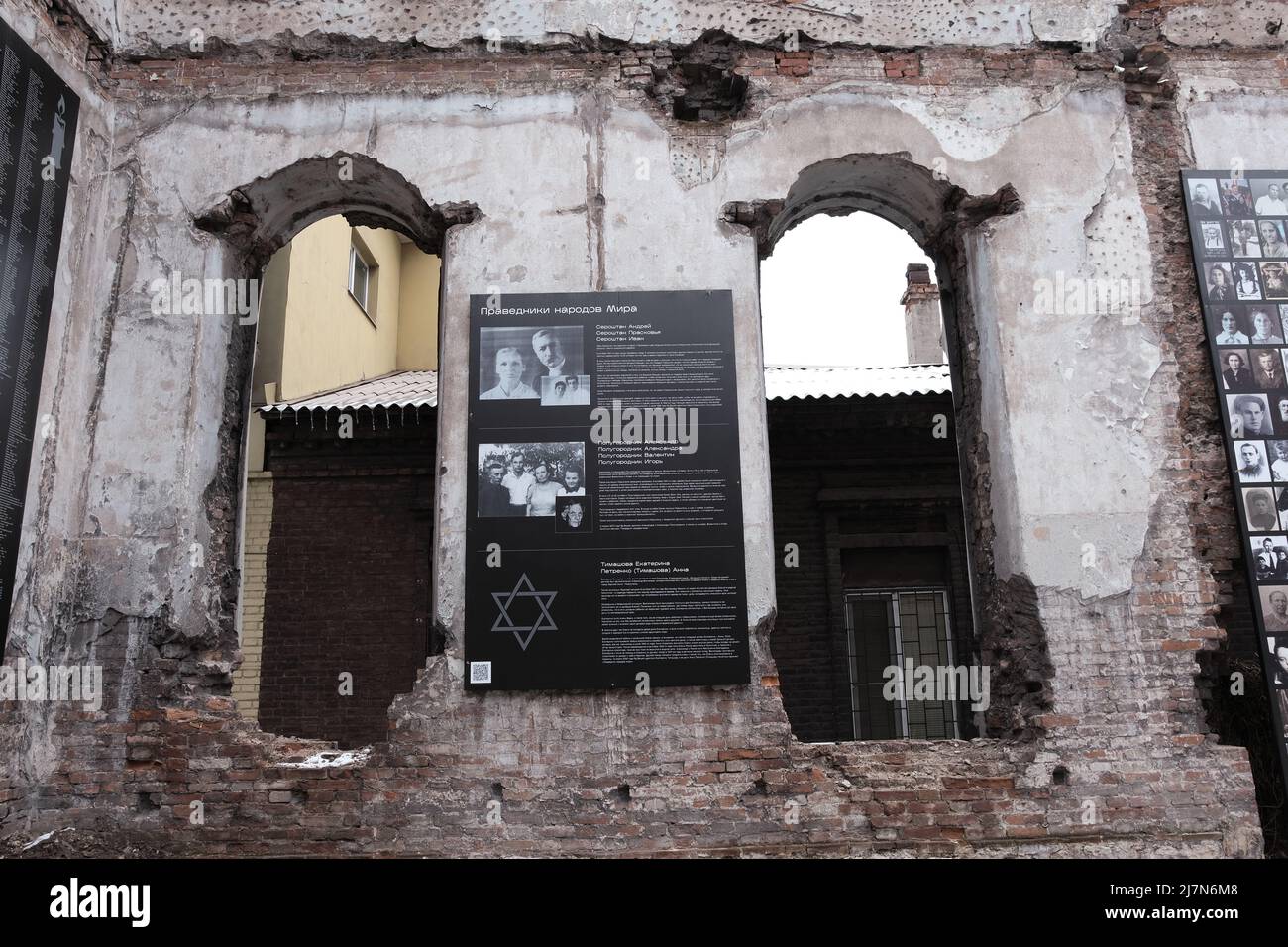 MARIOUPOL, UKRAINE - Mars. 5, 2022: Guerre de Russie contre l'Ukraine Mémorial en synagogue judaïsme endommagé par l'artillerie ennemie Banque D'Images