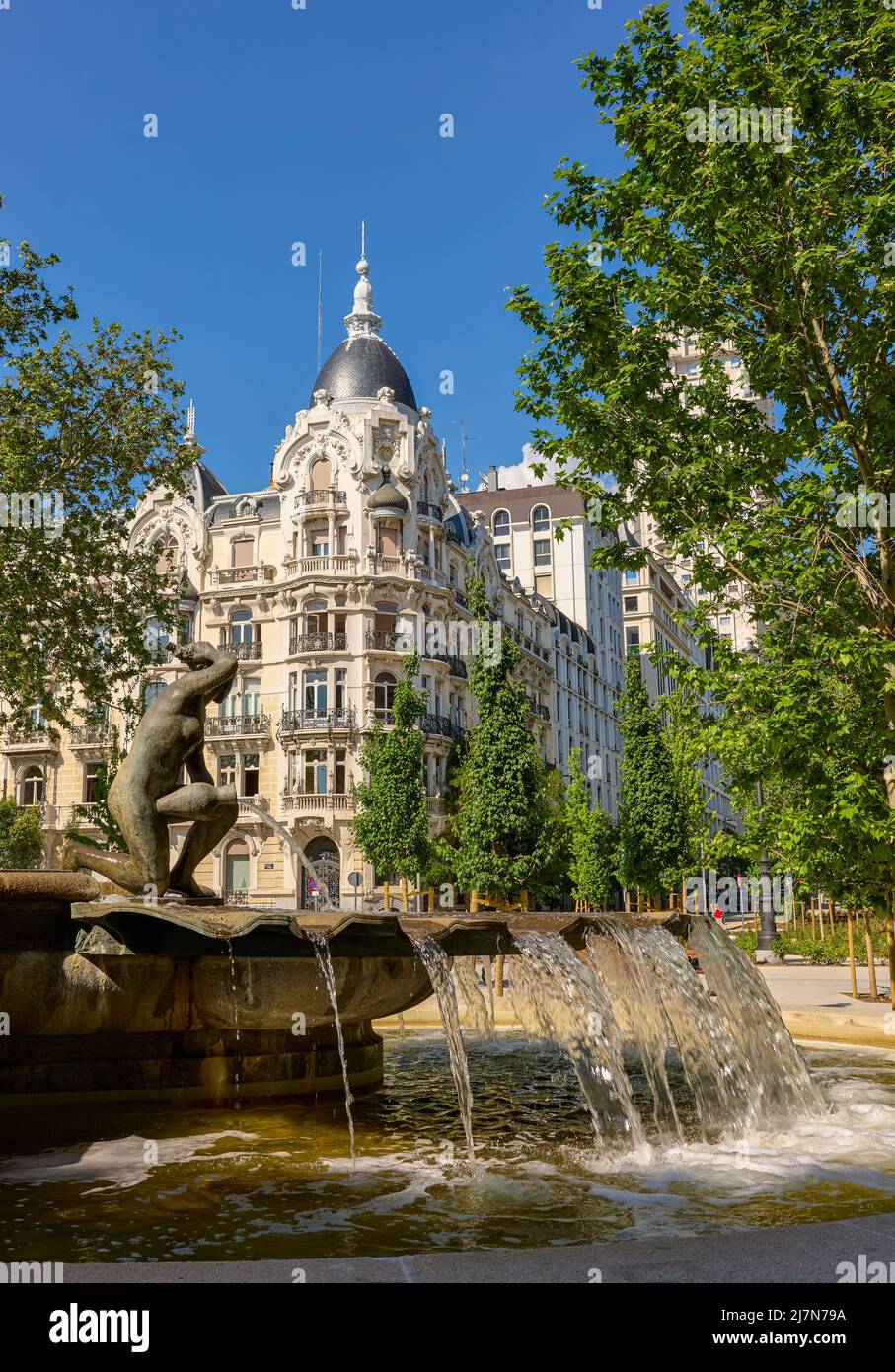 Fontaine de la coquille ou naissance de l'eau. Plaza de España. Madrid, Espagne. Banque D'Images