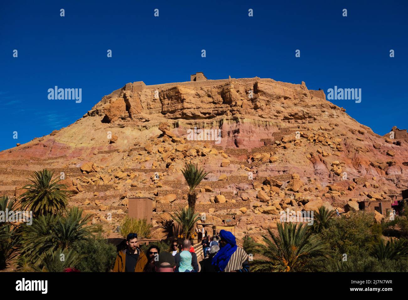 OUARZAZATE, MAROC - NOVEMBRE 22; 2018 Ksar d'ait-Ben-Haddou dans les montagnes du Haut Atlas du sable du désert du Sahara Banque D'Images