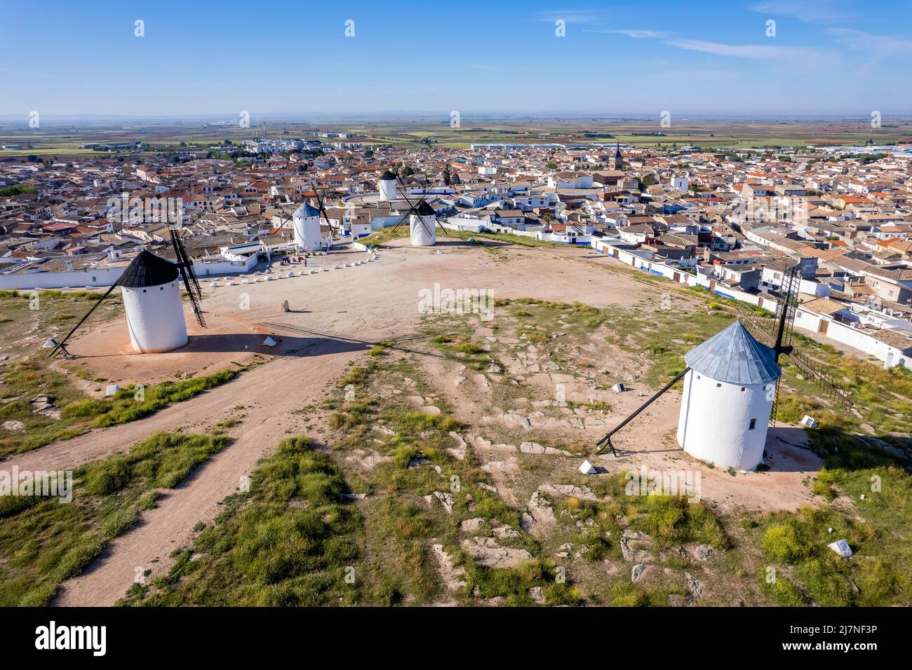 Vue aérienne des moulins à vent typiquement espagnols, Campo de Criptana, Castilla-la Mancha, Espagne Banque D'Images