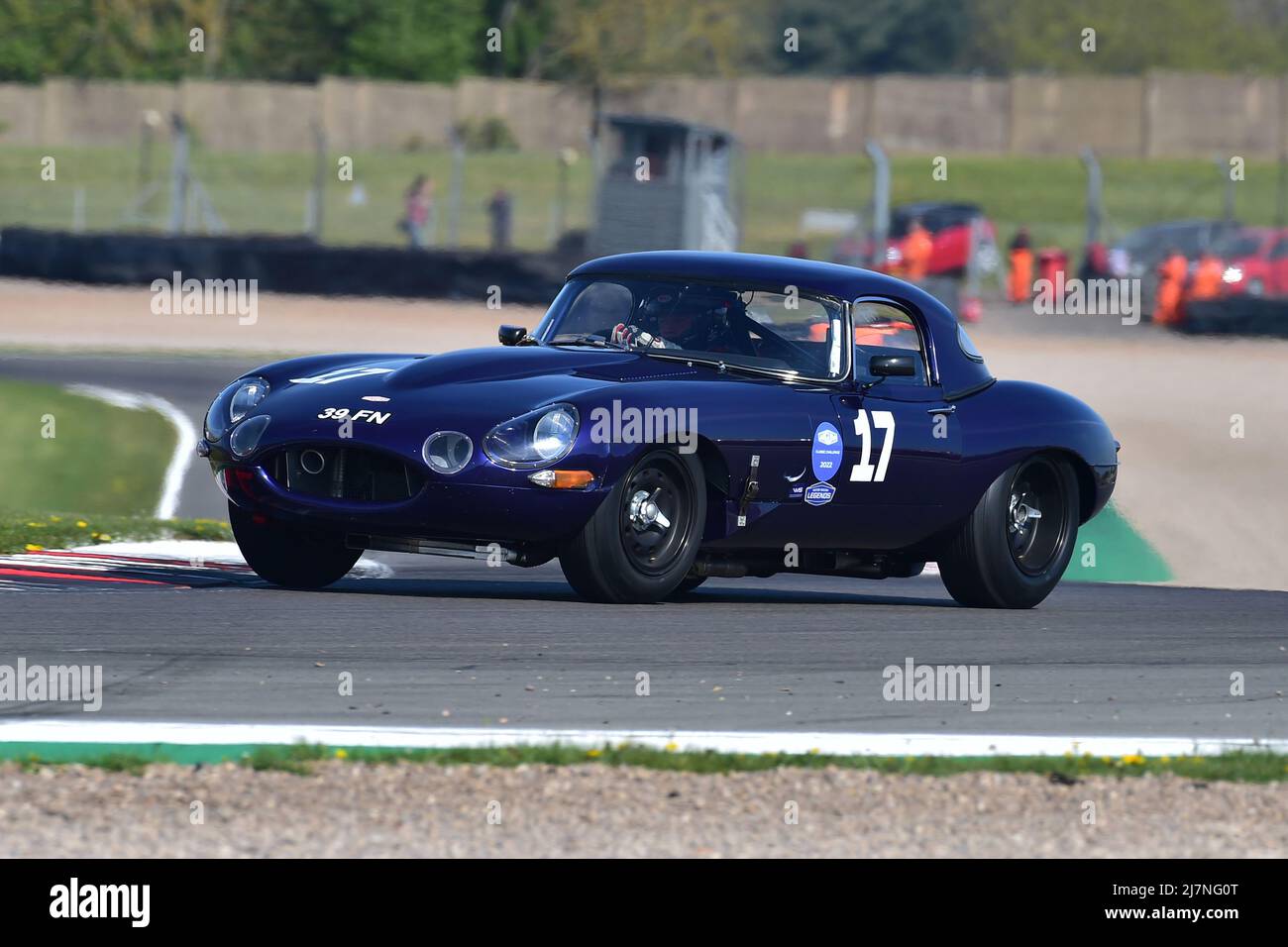 Shane Brereton, Jaguar E-Type, Jaguar Classic Challenge pour les voitures Jaguar d'avant 1966, une course de soixante minutes avec l'option d'un second pilote, Donington Hi Banque D'Images