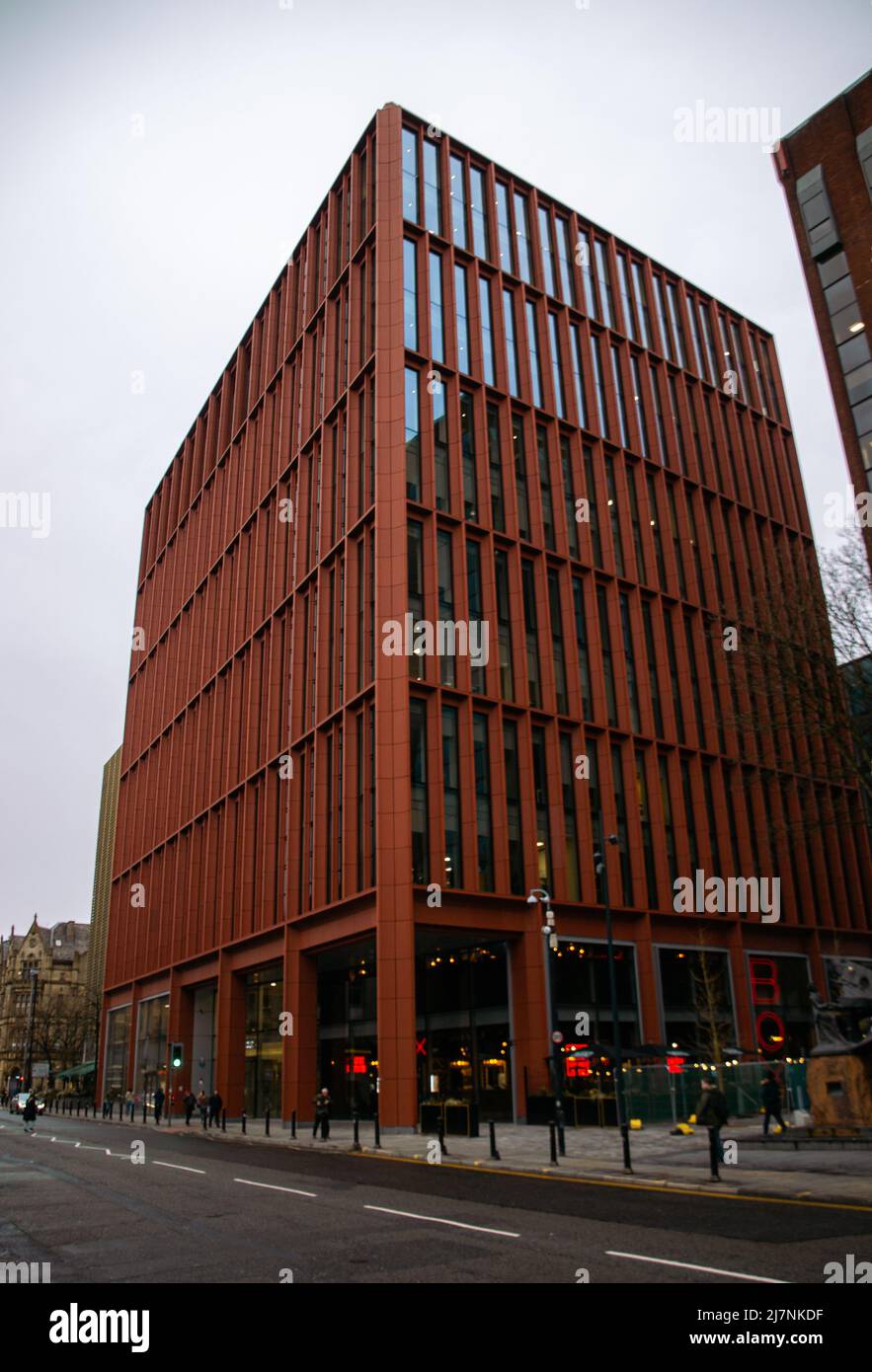 Immeuble de bureaux contemporain sur la route principale à Deansgate, Manchester, Greater Manchester, Royaume-Uni. Banque D'Images