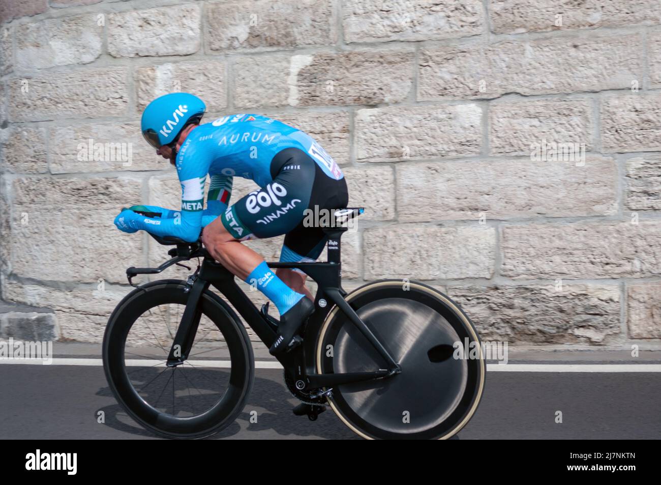 BUDAPEST, HONGRIE - 07 MAI 2022: Cycliste professionnel Francesco Gavazzi EOLO-KOMETA ÉQUIPE DE CYCLISME Giro d'Italia phase 2 essai de temps - compétition cycliste le mai Banque D'Images