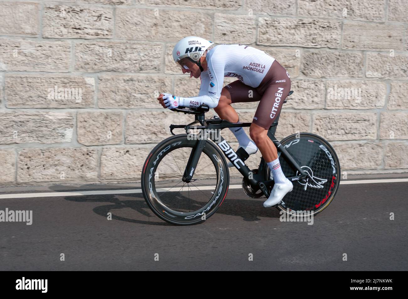 BUDAPEST, HONGRIE - 07 MAI 2022: Cycliste professionnel Nans Peters AG2R équipe CITROEN Giro d'Italia phase 2 procès à temps - compétition cycliste le 07 mai 2022 in Banque D'Images