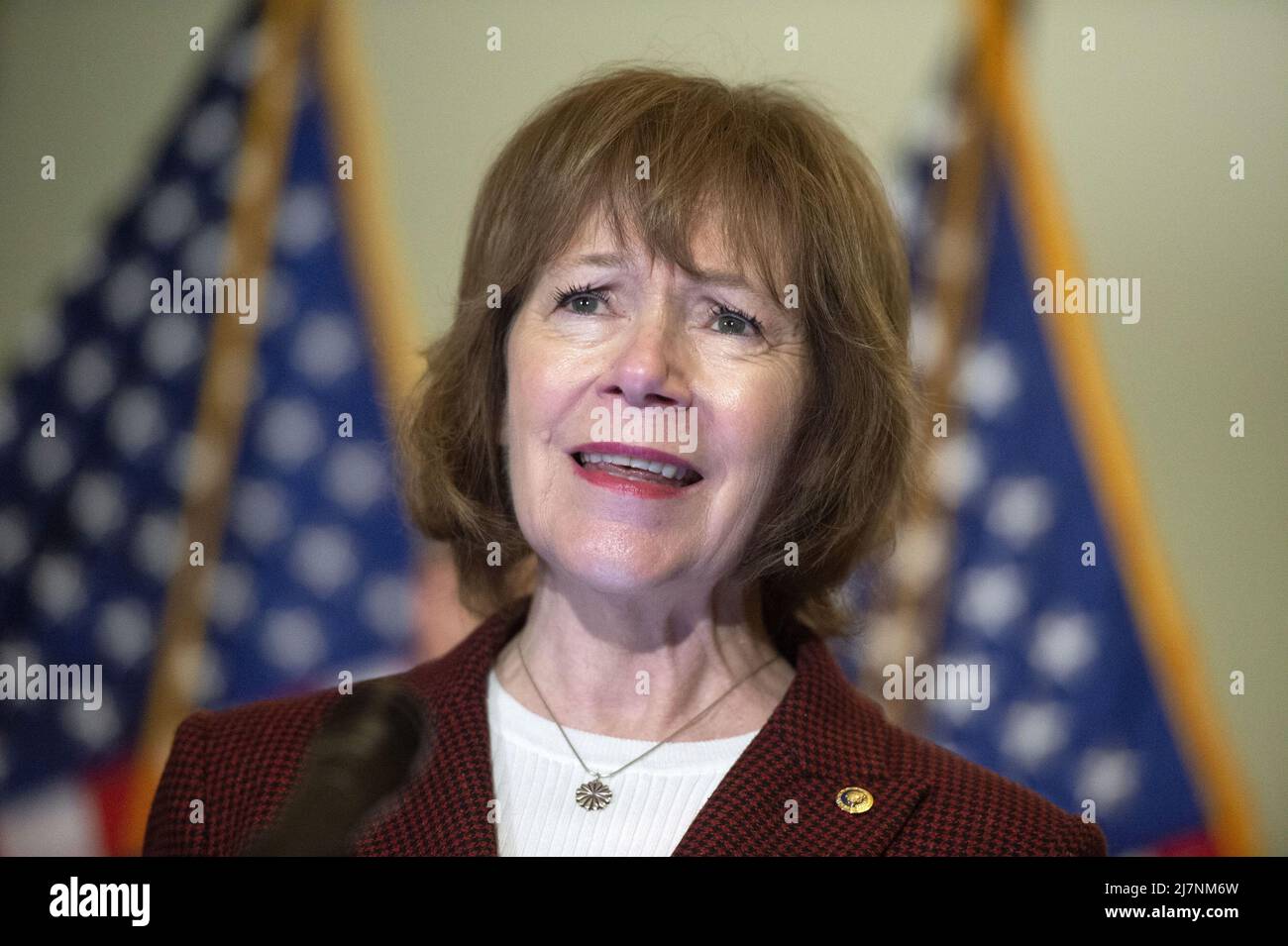 Washington, États-Unis. 10th mai 2022. Le sénateur Tina Smith, D-MN, prend la parole lors d'une conférence de presse après les déjeuners hebdomadaires du caucus au Capitole des États-Unis à Washington, DC, le mardi 10 mai 2022. Photo de Bonnie Cash/UPI Credit: UPI/Alay Live News Banque D'Images