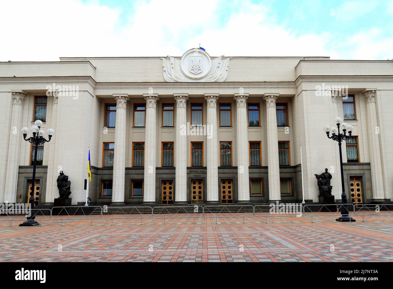 Parlement ukrainien, Kiev, Verkhovna Rada. L'inscription en langue ukrainienne - Conseil suprême de l'Ukraine sur le bâtiment à Kiev. Banque D'Images