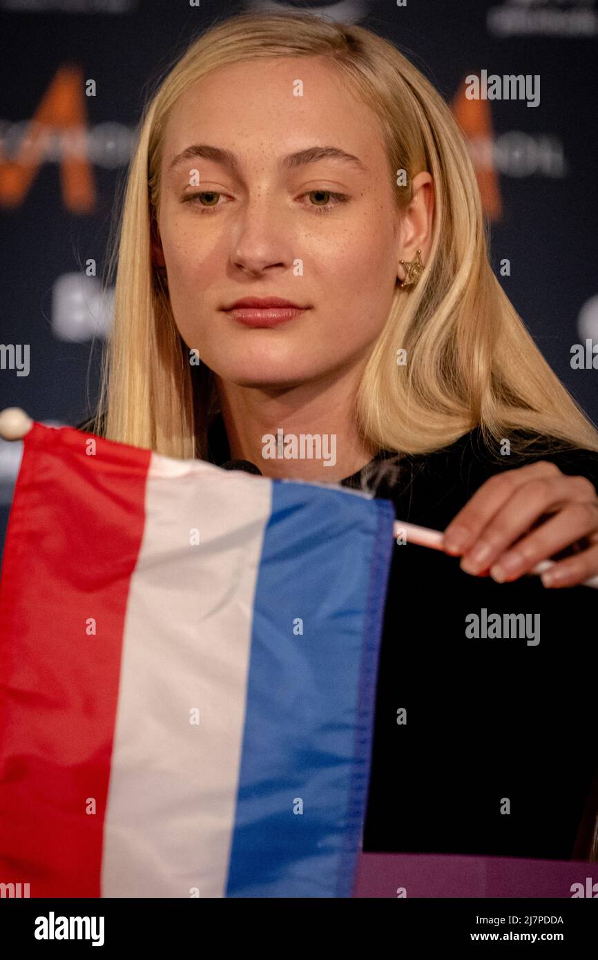 2022-05-11 00:06:26 TURIN - S10 pendant la conférence de presse après la première demi-finale du Concours Eurovision de la chanson. L'auteur-compositeur-interprète a obtenu une place dans la finale du festival de chant avec la chanson de Diepte. ANP SANDER KING netherlands Out - belgique Out Banque D'Images