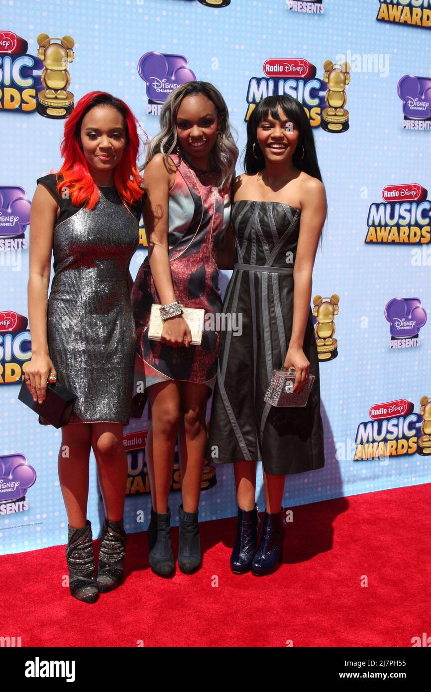 LOS ANGELES - avril 26 : McClain Sisters, Lauryn McClain, Sierra McClain, Chine Anne McClain à la radio Disney Music Awards 2014 au Nokia Theatre le 26 avril 2014 à Los Angeles, CA Banque D'Images