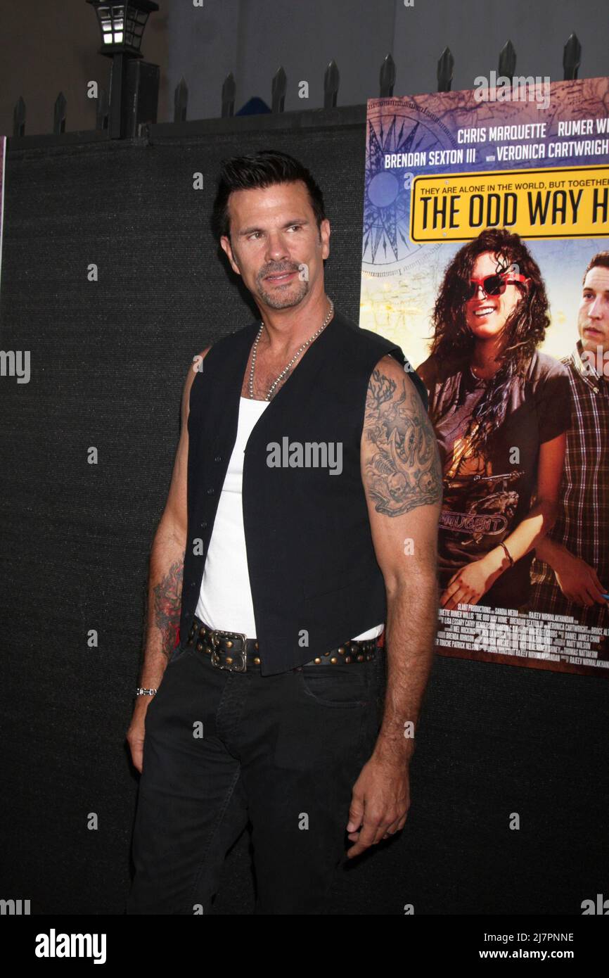 LOS ANGELES - 30 MAI : Lorenzo Lamas à la première 'The Odd Way Home' à l'Arena Theatre le 30 mai 2014 à Los Angeles, CA Banque D'Images