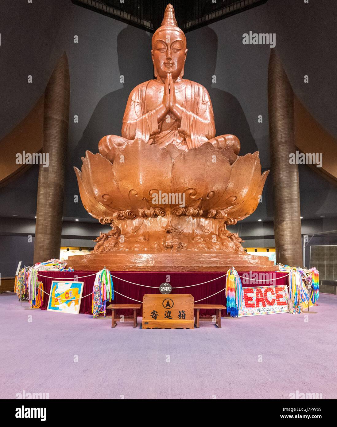 Bouddha dans le Mémorial de la paix d'Okinawa à Itowan, Okinawa Banque D'Images