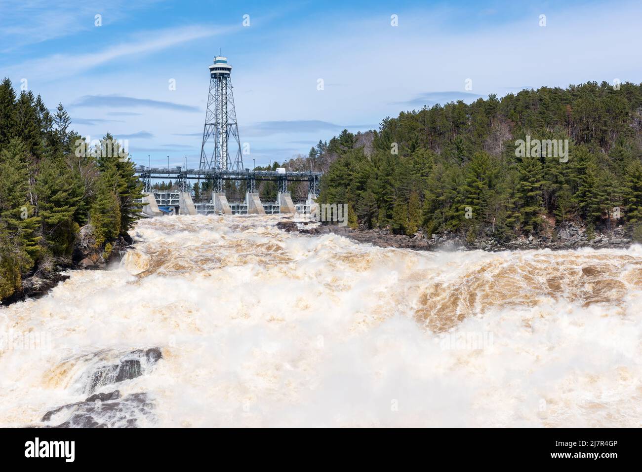 La rivière Saint-Maurice au trou du diable de Shawinigan pendant les inondations printanières, Québec, Canada Banque D'Images