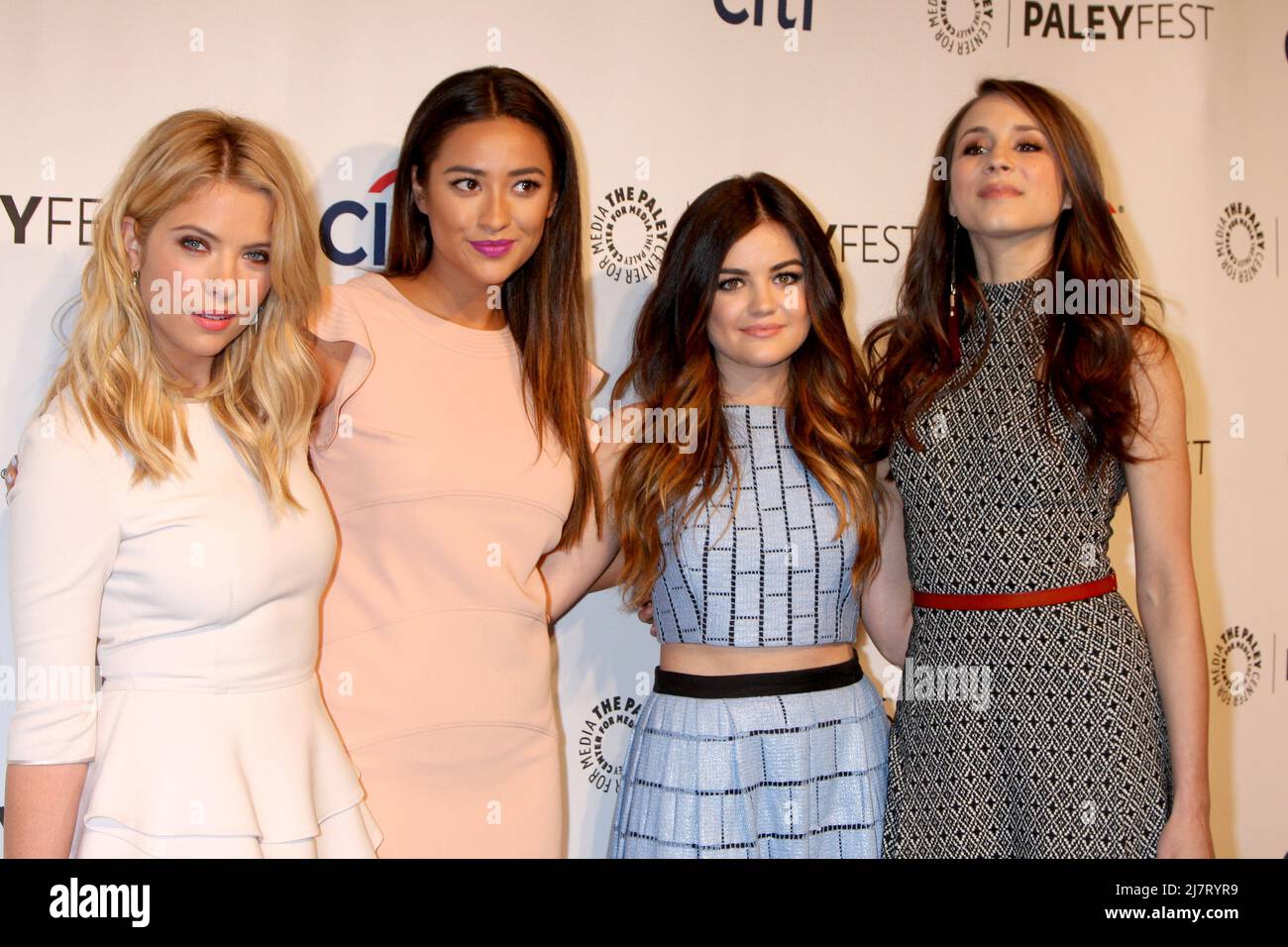 LOS ANGELES - 16 MARS : Ashley Benson, Shay Mitchell, Lucy Hale, Troian Bellisario au PaleyFEST - 'Pretty Little liars' au Dolby Theatre le 16 mars 2014 à Los Angeles, CA Banque D'Images