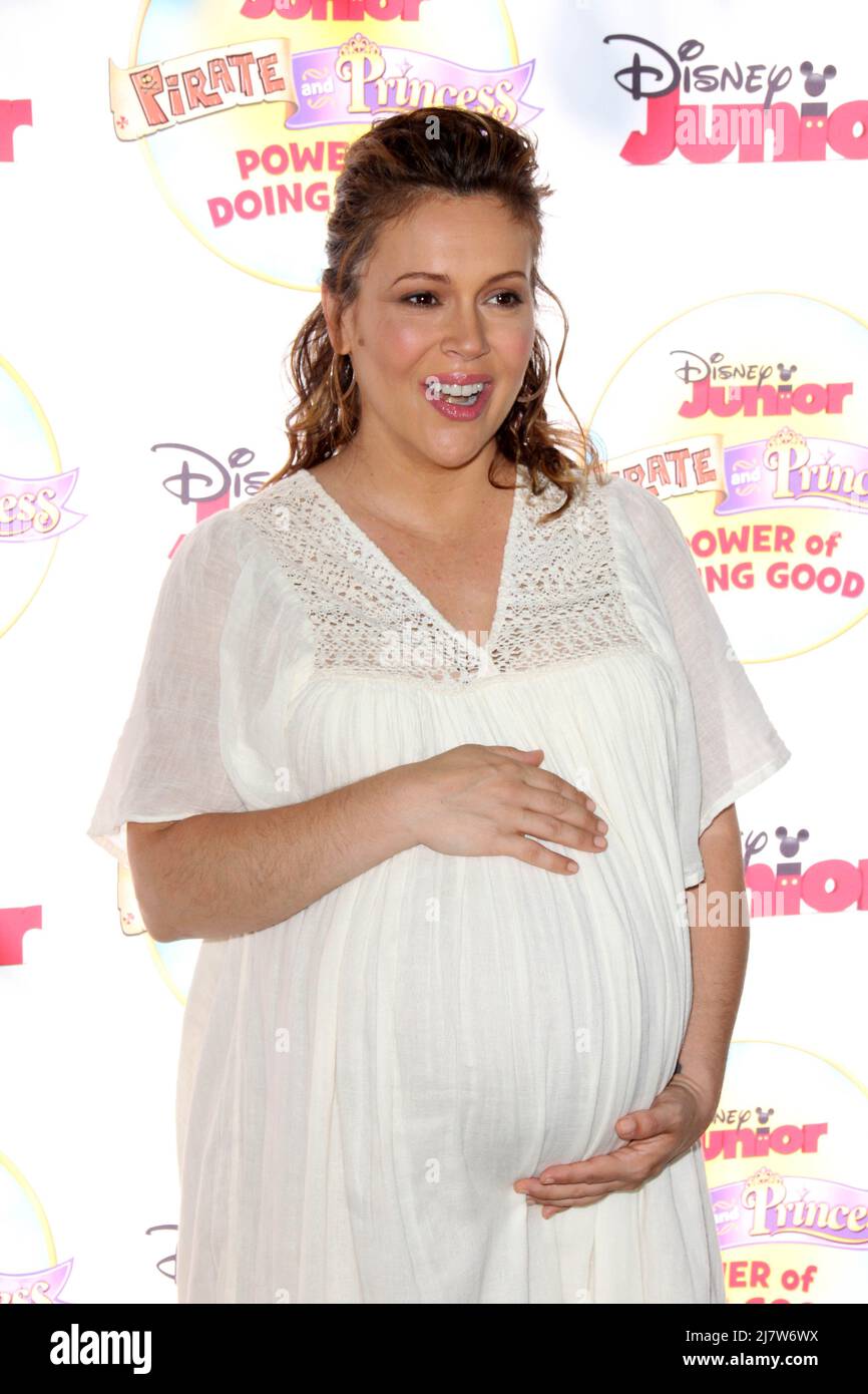 LOS ANGELES - 16 AOÛT : Alyssa Milano au Pirate et à la princesse Disney Junior : pouvoir de faire le bien à Avalon le 16 août 2014 à Los Angeles, CA Banque D'Images