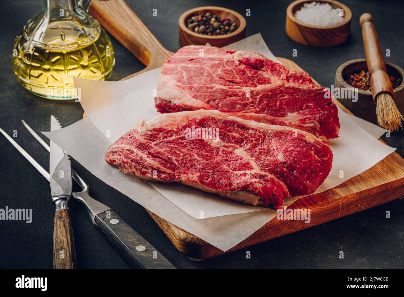 Le steak de la lame supérieure est préparé pour la cuisson Banque D'Images