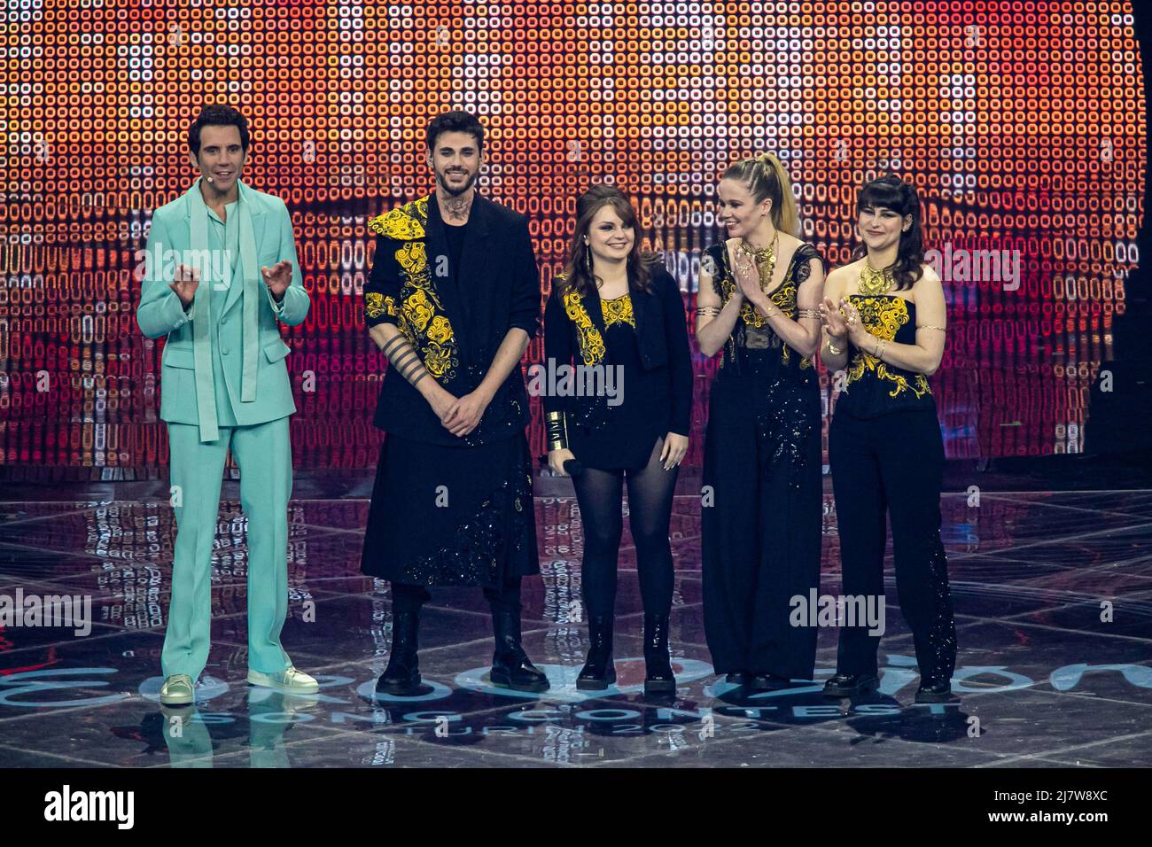 Mika avec Alan et Ahez pour la France se produit sur scène lors de la demi-finale 1st du Concours Eurovision de la chanson. Turin (Italie) le 10th mai 2022. Photo de Marco Piovanotto/ABACAPRESS.COM Banque D'Images