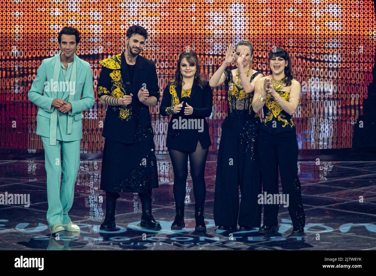 Mika avec Alan et Ahez pour la France se produit sur scène lors de la demi-finale 1st du Concours Eurovision de la chanson. Turin (Italie) le 10th mai 2022. Photo de Marco Piovanotto/ABACAPRESS.COM Banque D'Images