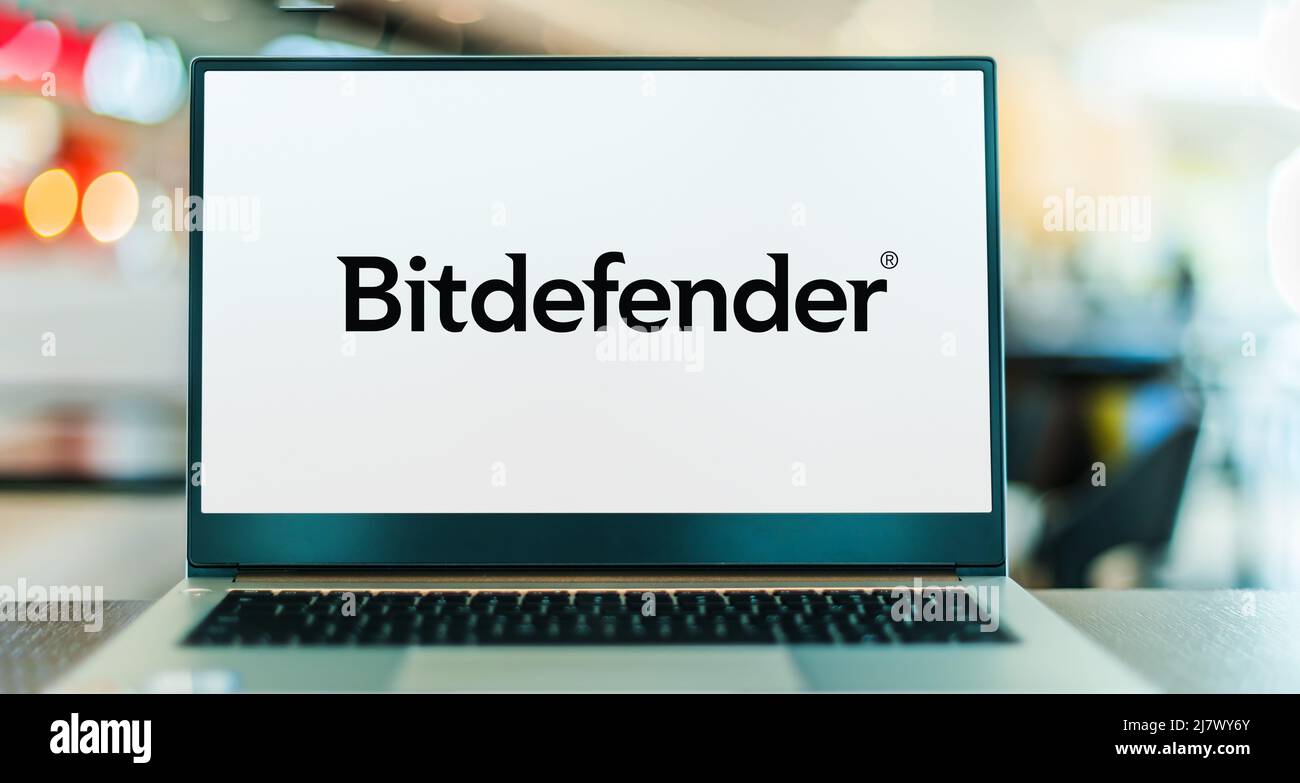 POZNAN, POL - APR 7, 2022: Ordinateur portable affichant le logo de Bitdefender, une société roumaine de logiciels de cybersécurité et anti-virus Banque D'Images