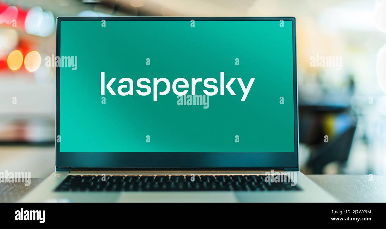 POZNAN, POL - APR 7, 2022 : ordinateur portable affichant le logo de Kaspersky Lab, un fournisseur multinational de cybersécurité et d'anti-virus dont le siège est à Mo Banque D'Images
