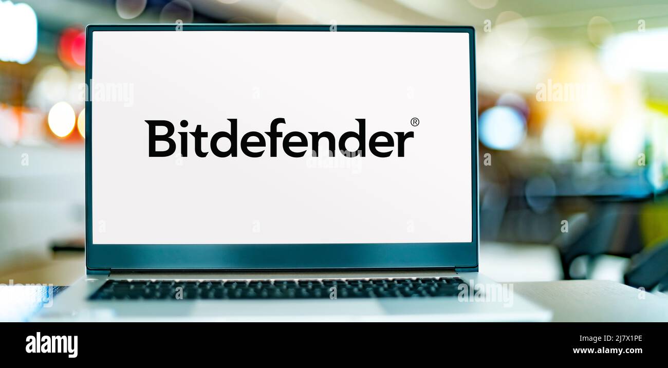 POZNAN, POL - APR 7, 2022: Ordinateur portable affichant le logo de Bitdefender, une société roumaine de logiciels de cybersécurité et anti-virus Banque D'Images