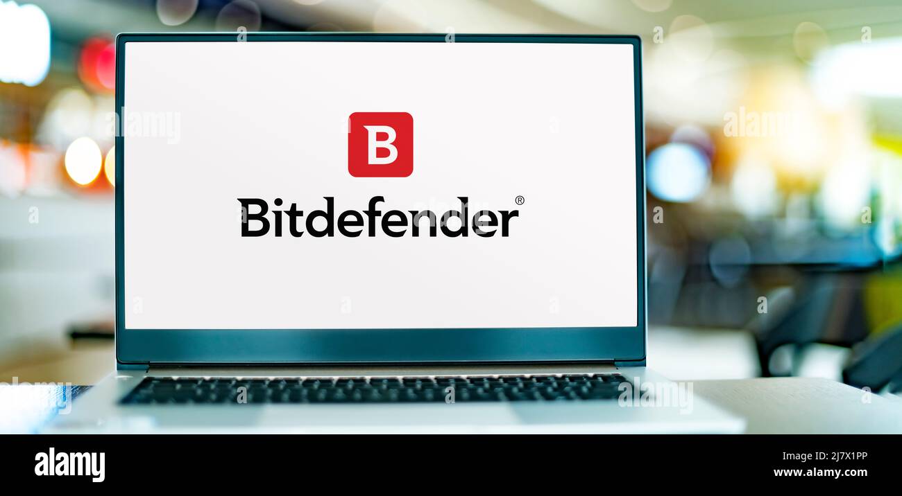 POZNAN, POL - APR 7, 2022: Ordinateur portable affichant le logo de Bitdefender, une société roumaine de logiciels de cybersécurité et anti-virus Banque D'Images