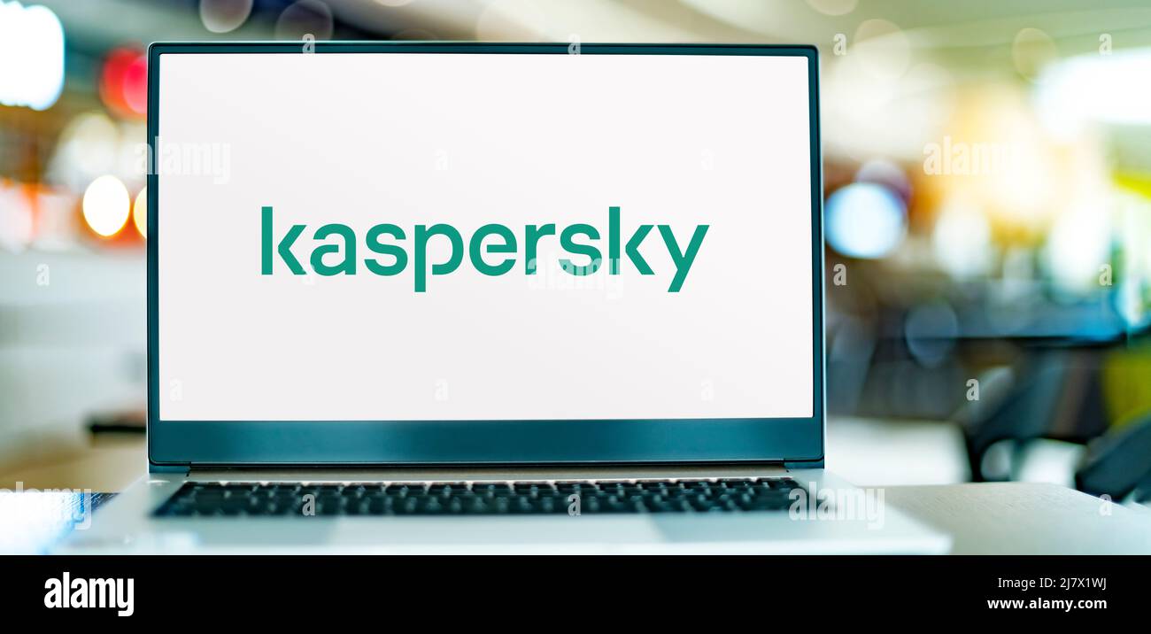 POZNAN, POL - APR 7, 2022 : ordinateur portable affichant le logo de Kaspersky Lab, un fournisseur multinational de cybersécurité et d'anti-virus dont le siège est à Mo Banque D'Images